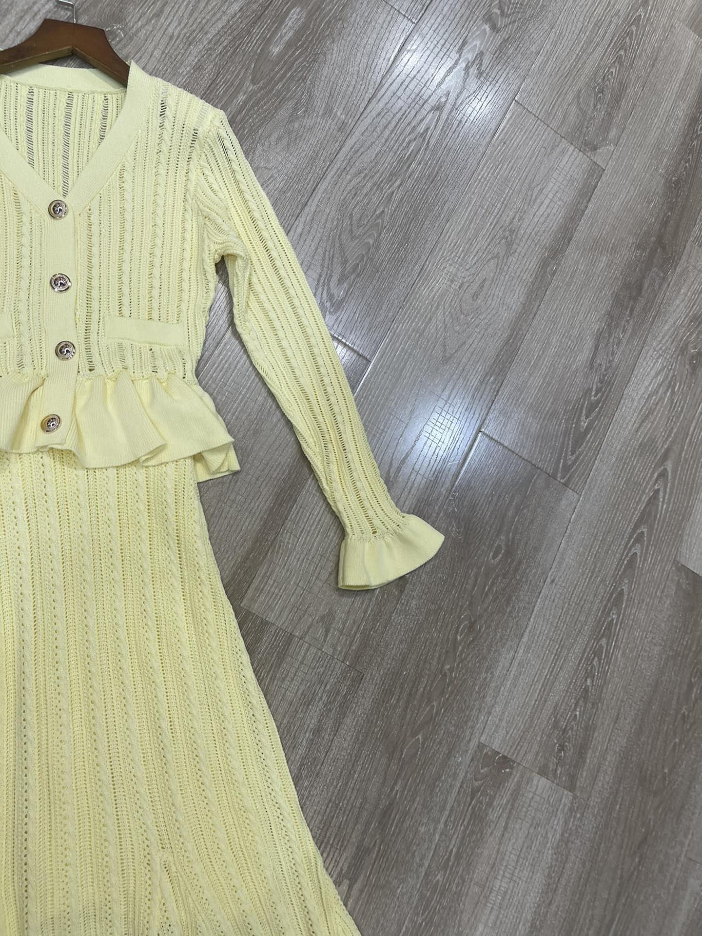 Luxury Women’s Clothing: High-Quality SP-Turks V-Minus Dress with Fish-Tailed Design - 图片 4