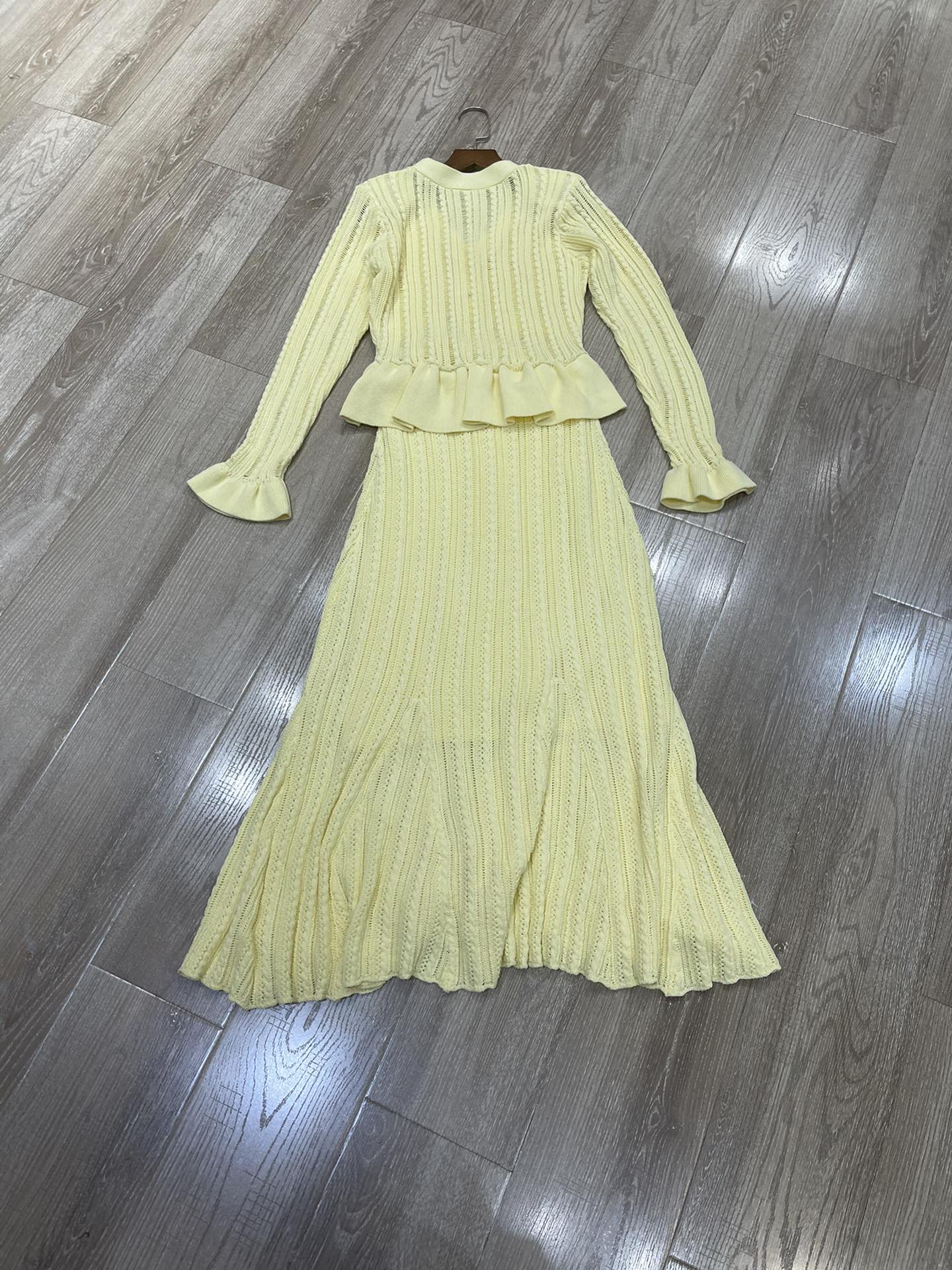 Luxury Women’s Clothing: High-Quality SP-Turks V-Minus Dress with Fish-Tailed Design - 图片 6