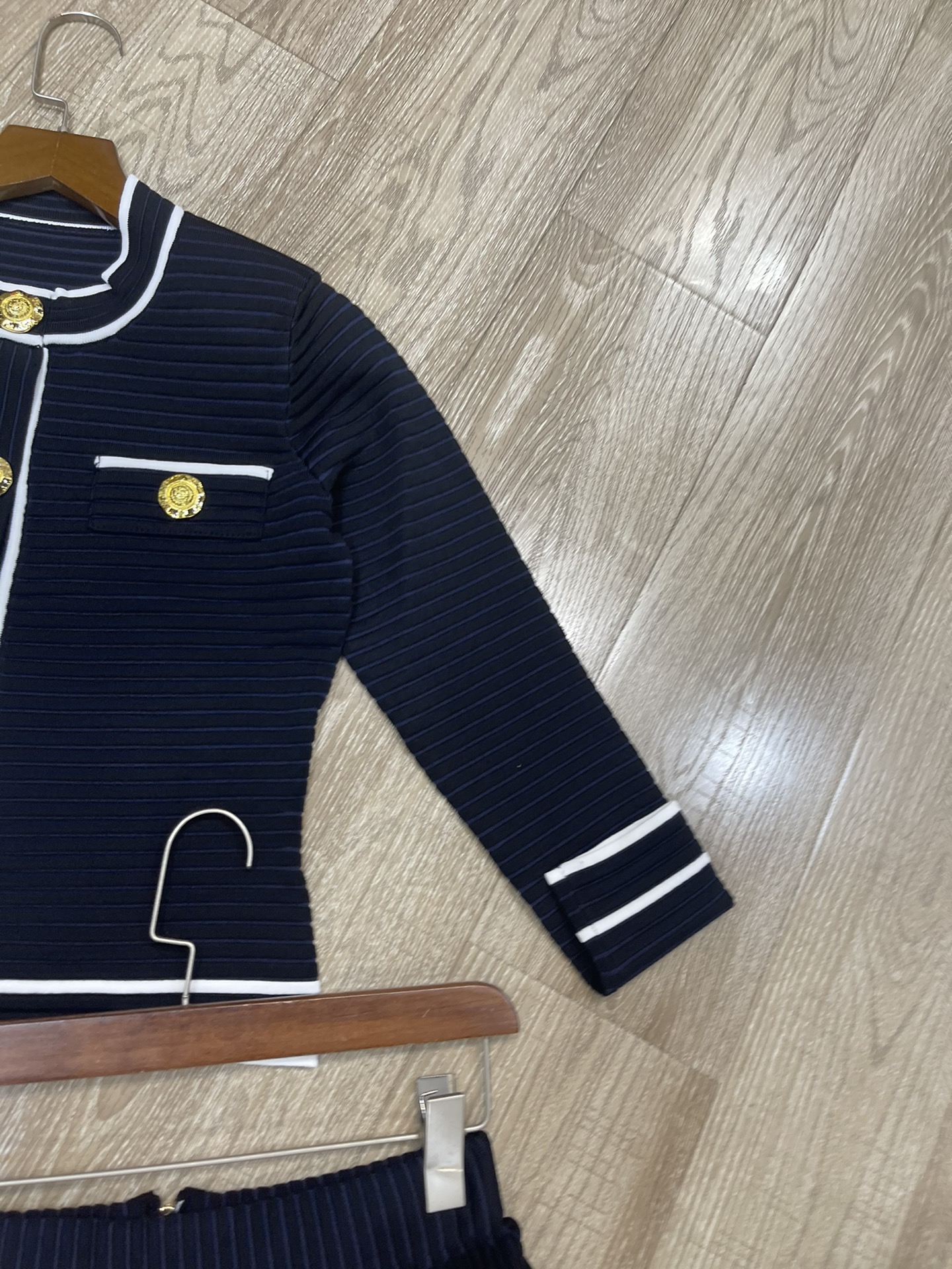 “High-Quality Women’s Outfits: P864 Sets, P612 Shirts, P552 Skirts, New Cash.Sml Packing” - 图片 4