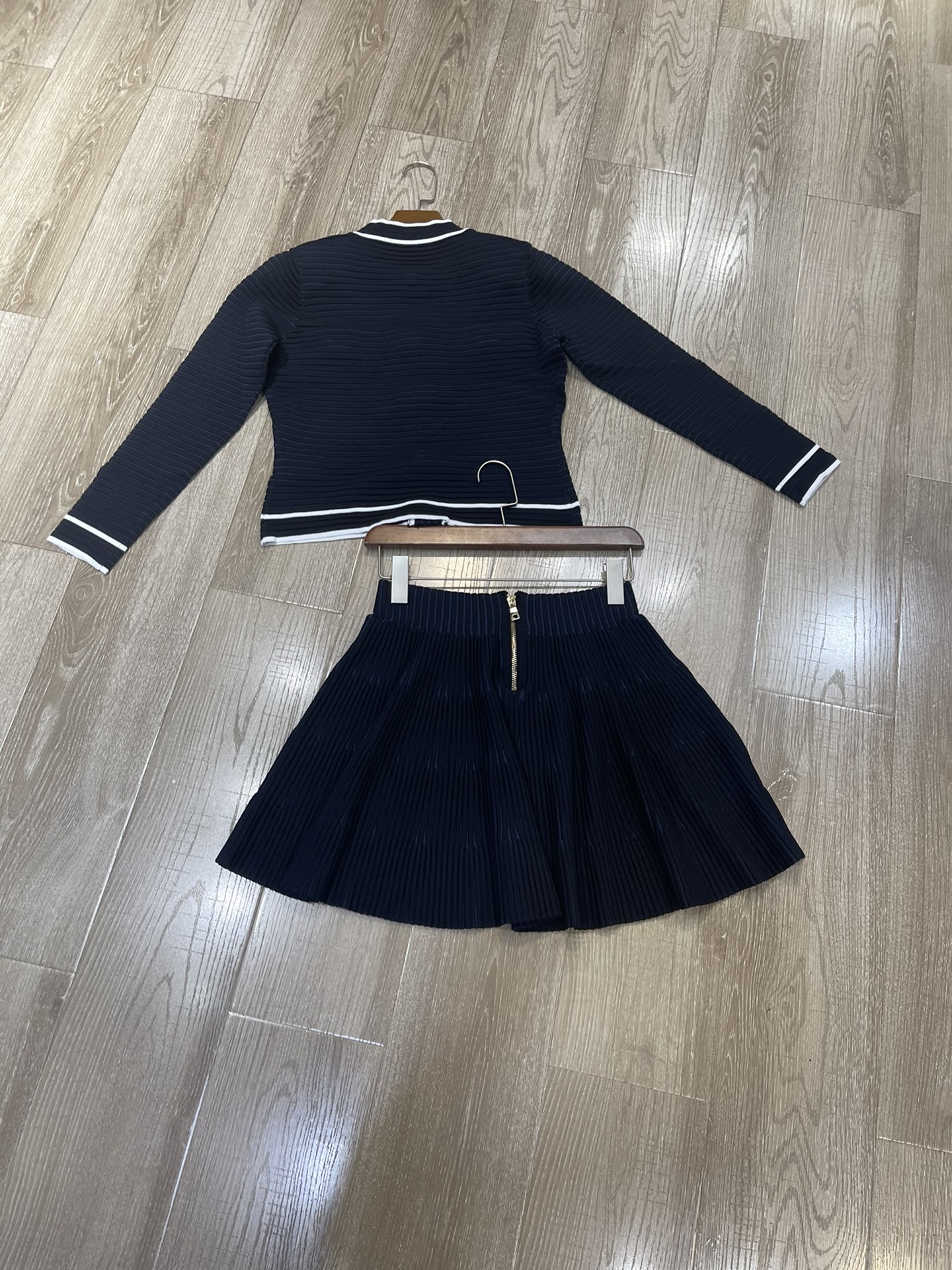 “High-Quality Women’s Outfits: P864 Sets, P612 Shirts, P552 Skirts, New Cash.Sml Packing” - 图片 6