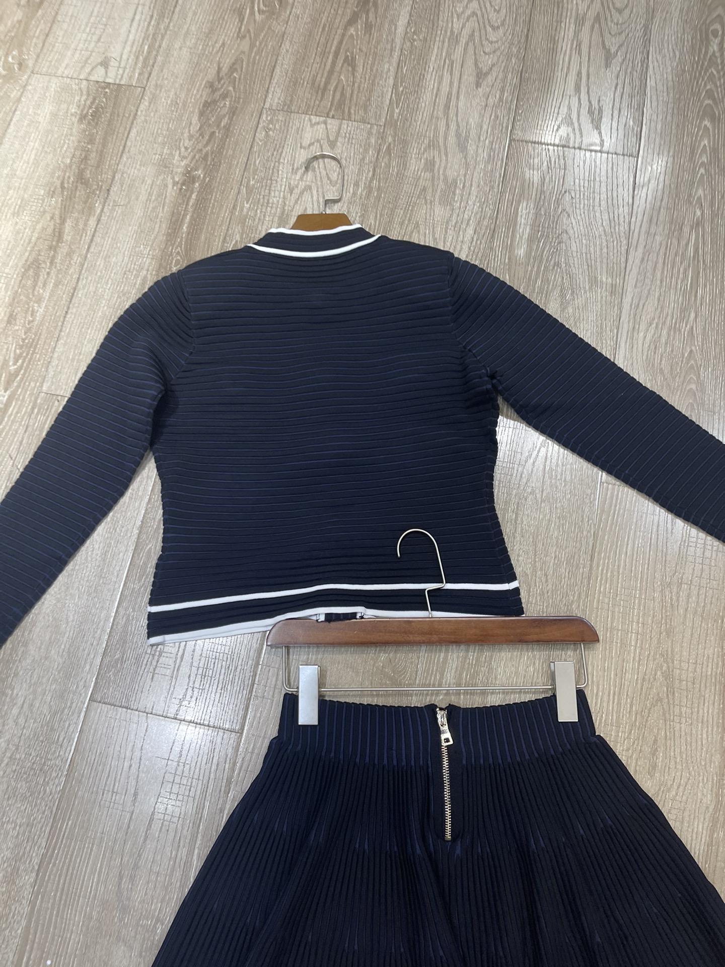 “High-Quality Women’s Outfits: P864 Sets, P612 Shirts, P552 Skirts, New Cash.Sml Packing” - 图片 7