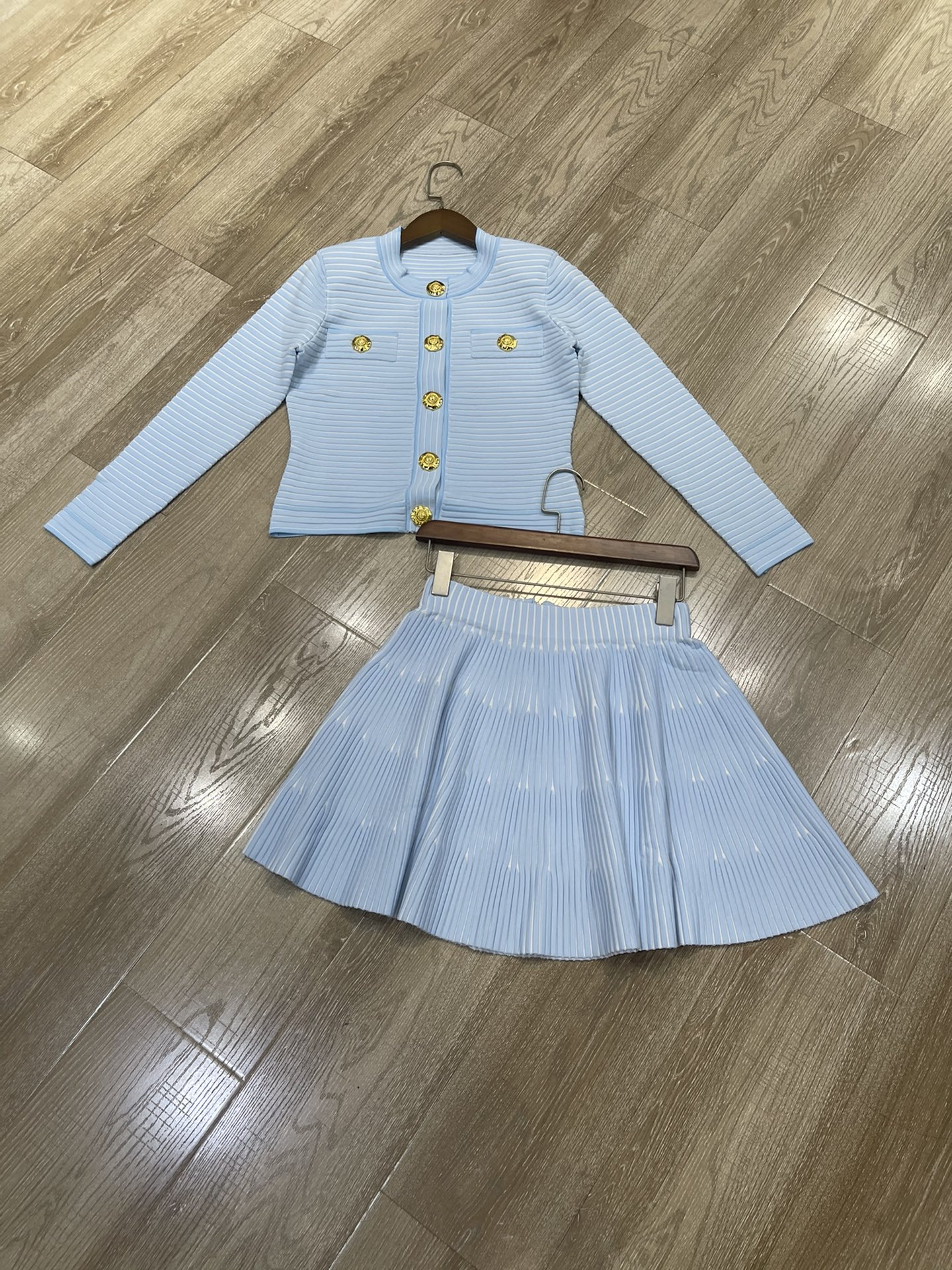 “High-Quality Women’s Outfits: P864 Sets, Open Shirts, Semi-Skirts – New Cash.Sml Packing for B” - 图片 1