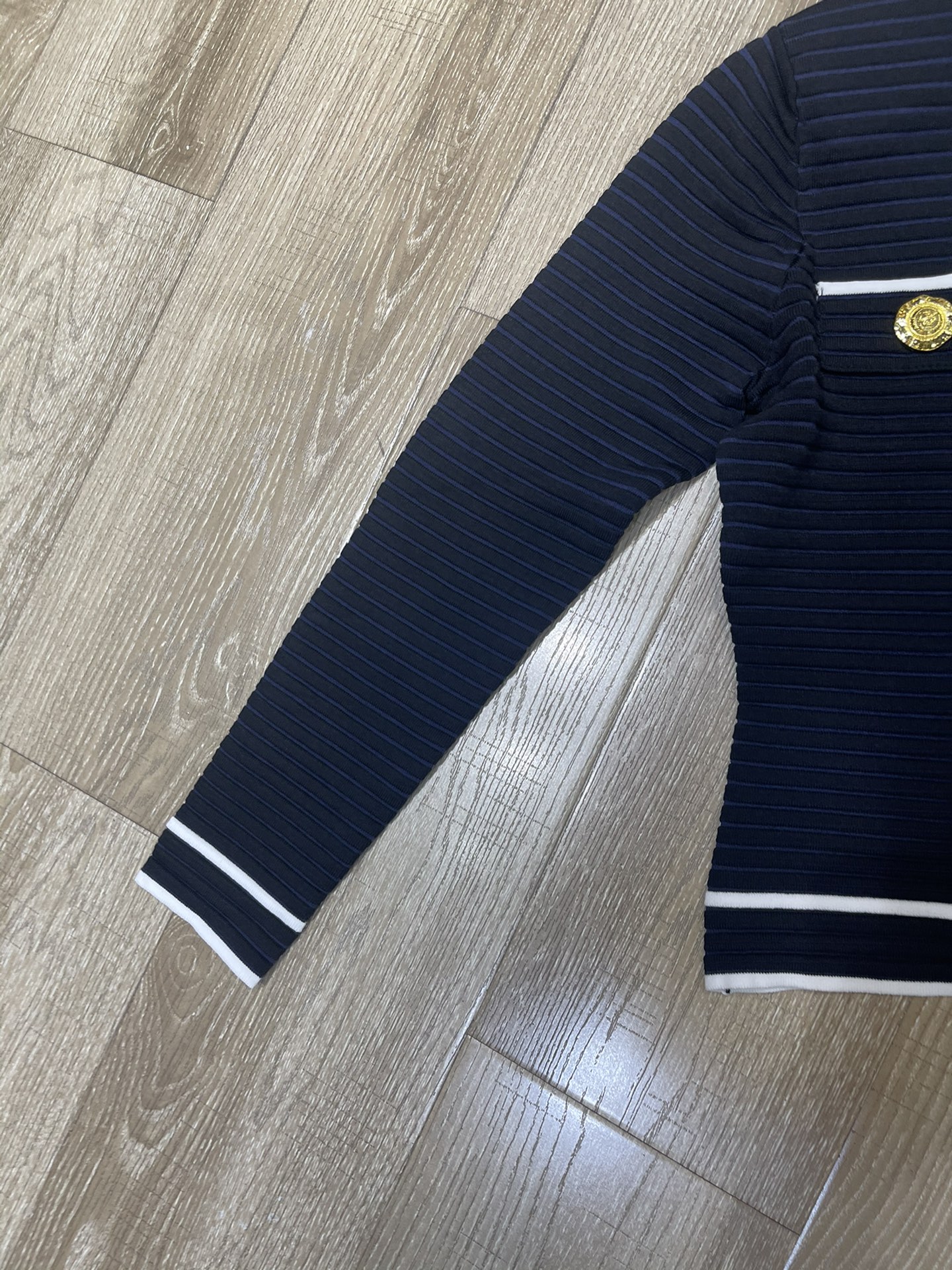 “High-Quality Women’s Outfits: P864 Sets, P612 Shirts, P552 Skirts, New Cash.Sml Packing” - 图片 3