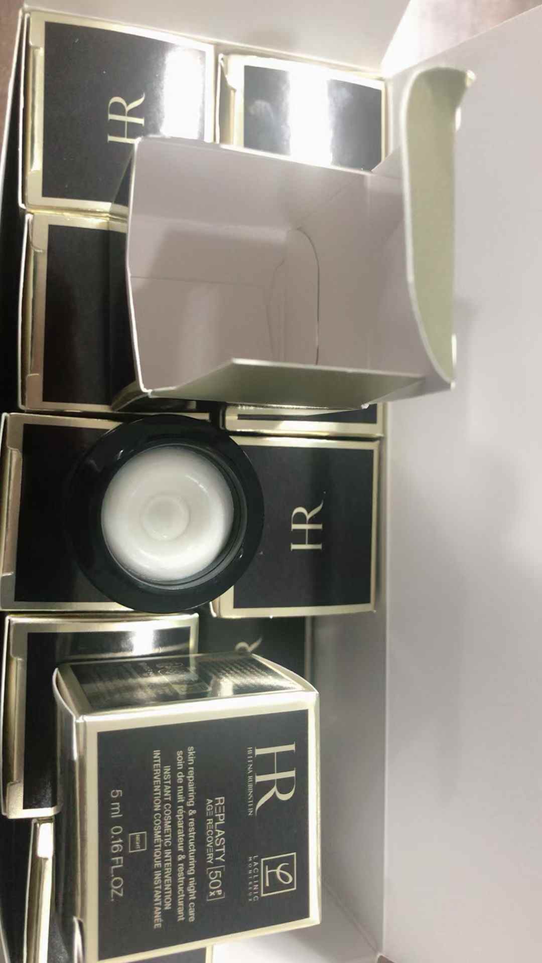 20! (Nota del pedido: muestra de crema facial nueva Helena Rubinstein Black Banda 5ml) La nueva versión de Helena Rubin…
