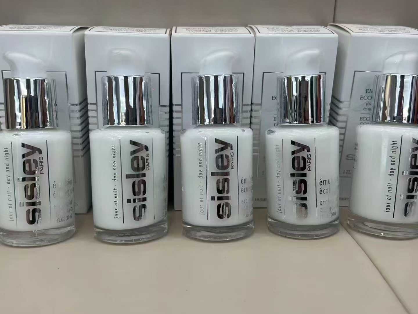 18! (Nota del pedido: muestra de emulsión全能 de Sisley 30ml) Emulsión全能 de Sisley 30ml en stock, embalaje 12 piezas 144,…