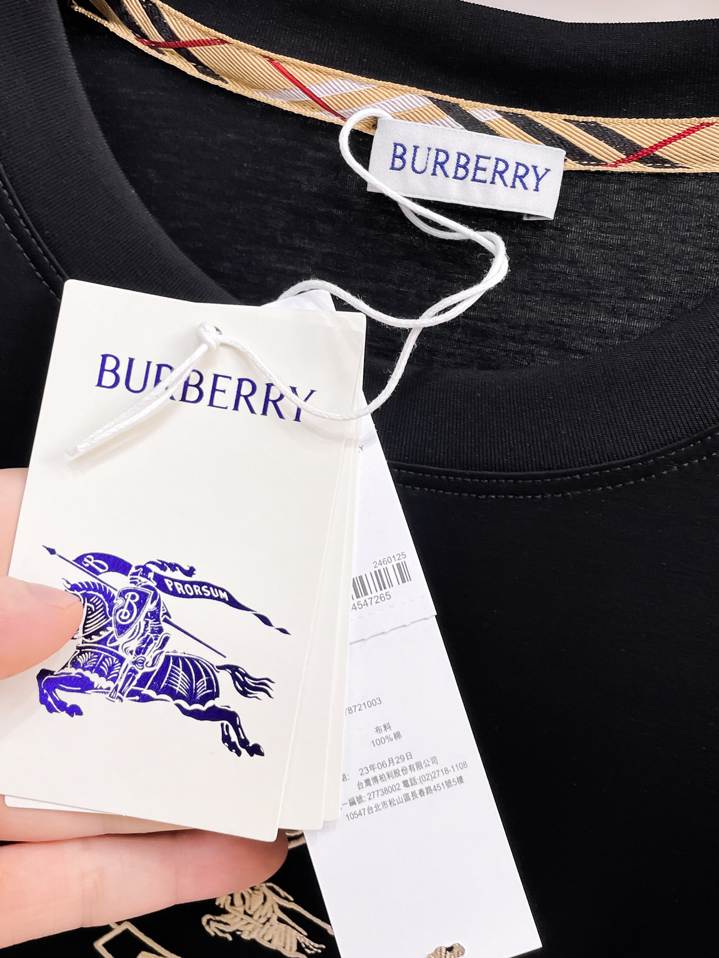 巴宝莉 2025春夏新款首发专柜最新款圆领短袖 高端订制 设计前卫时尚！品牌logo重工艺设计 高端定制