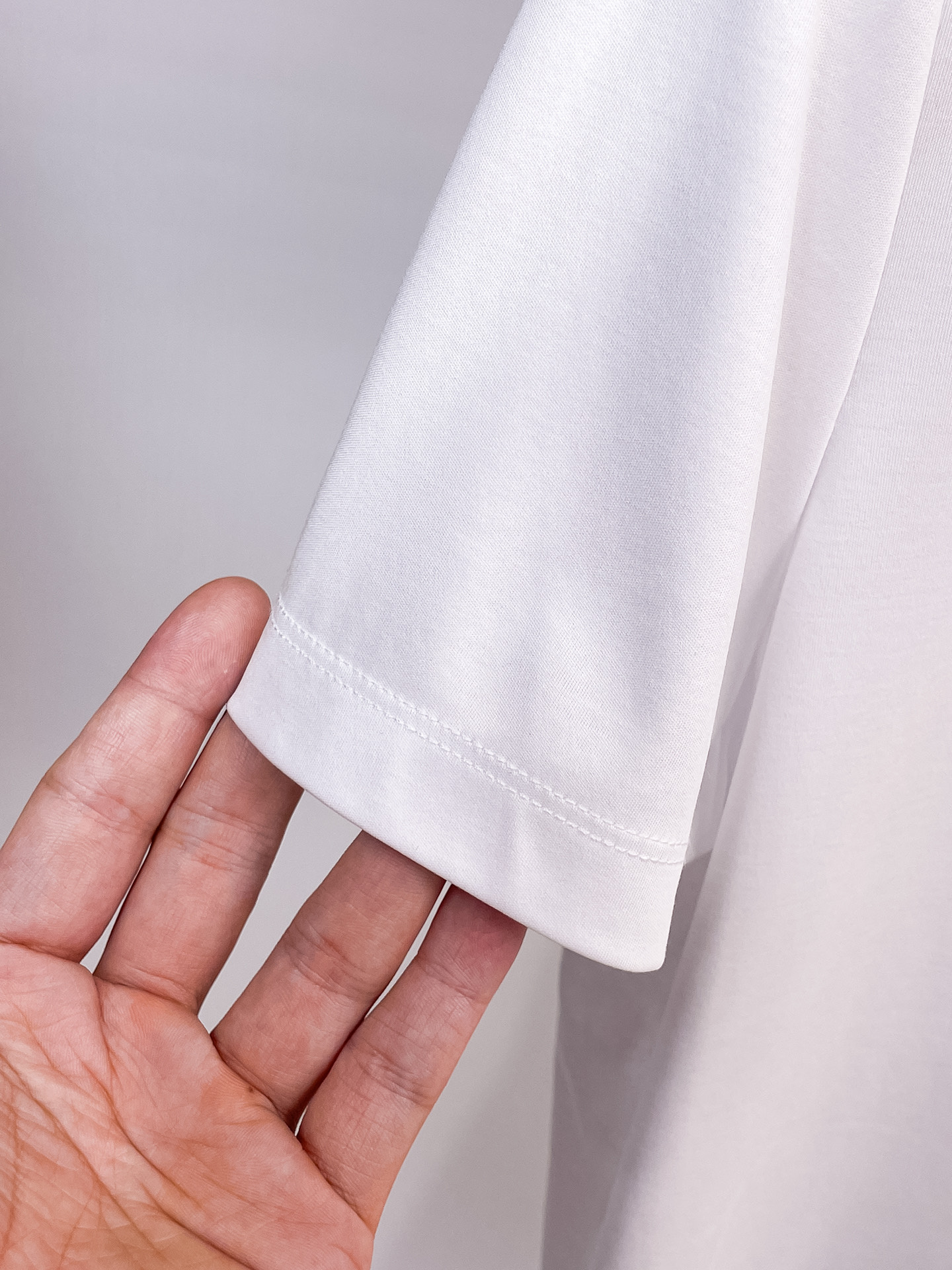 巴宝莉 2025春夏新款首发专柜最新款圆领短袖 高端订制 设计前卫时尚！品牌logo重工艺设计 高端定制