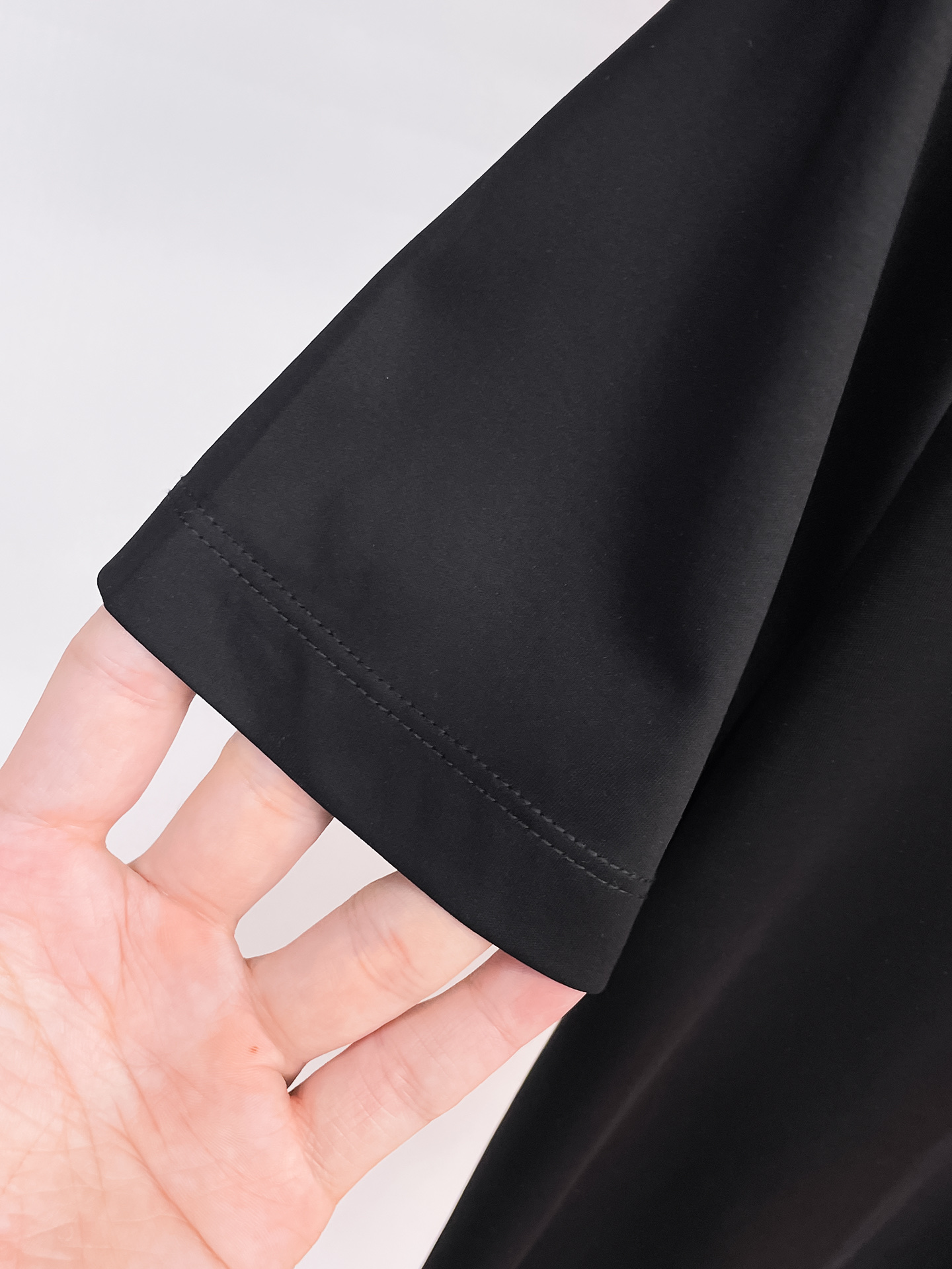 巴宝莉 2025春夏新款首发专柜最新款圆领短袖 高端订制 设计前卫时尚！品牌logo重工艺设计 高端定制