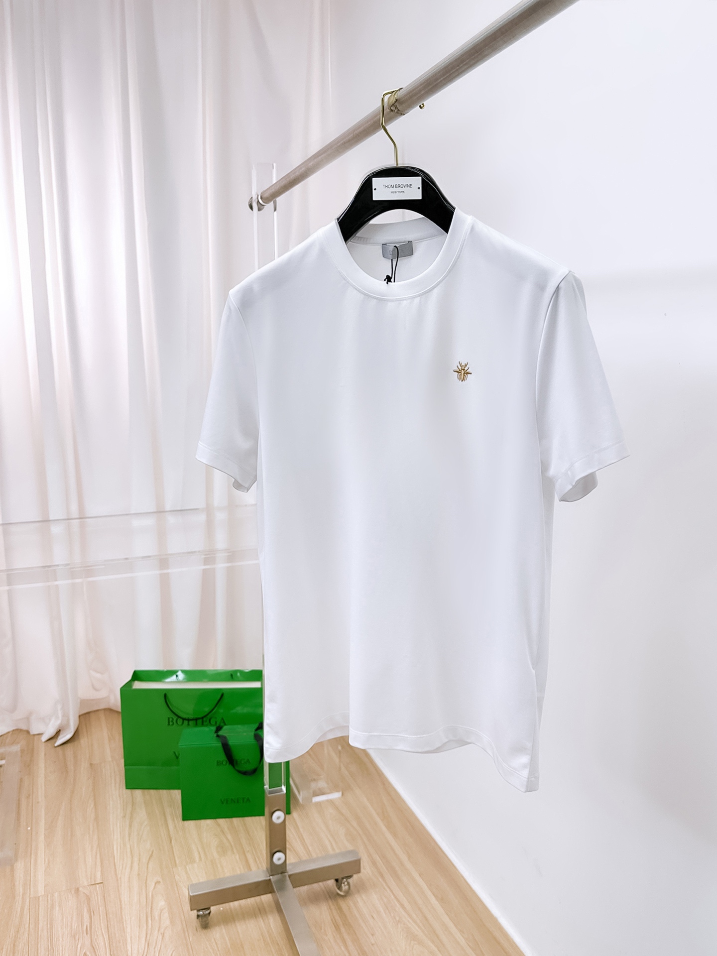 NO:426994,Dior Top quality new short-sleeved products!  Selected 100 double-sided mercerated cotton fabrics, soft to the touch. Top imported private goods, fashionable design, trendy short sleeves, undeniable quality, excellent effect on the upper body, the same style as the luxury official website!  Size M-3XL, dior, T-shirt, alexander wang19860909迪奥 顶级品质 款新品短袖！精选100支双面丝光棉面料,手感柔软.顶级进口私货,时尚设计潮流短袖,不失奢华 品质毋庸置疑 上身效果超赞,奢华官网同款！尺码M-3XL,,dior,T-shirt,alexander wang,Men's clothing