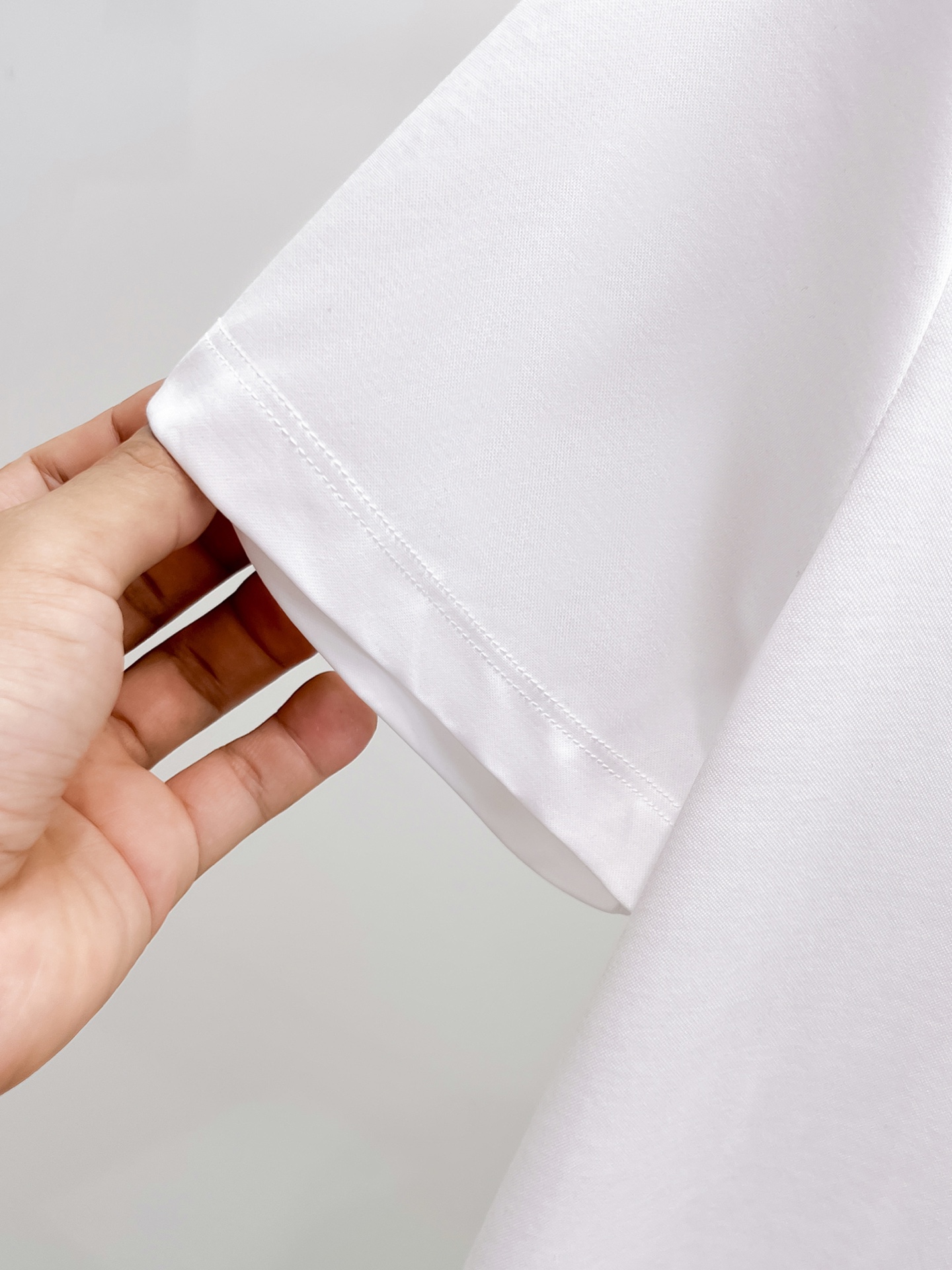  巴宝莉 顶级品质 2025款新品短袖！精选100支双面丝光棉面料，手感柔软。顶级进口私货，时尚设计潮流