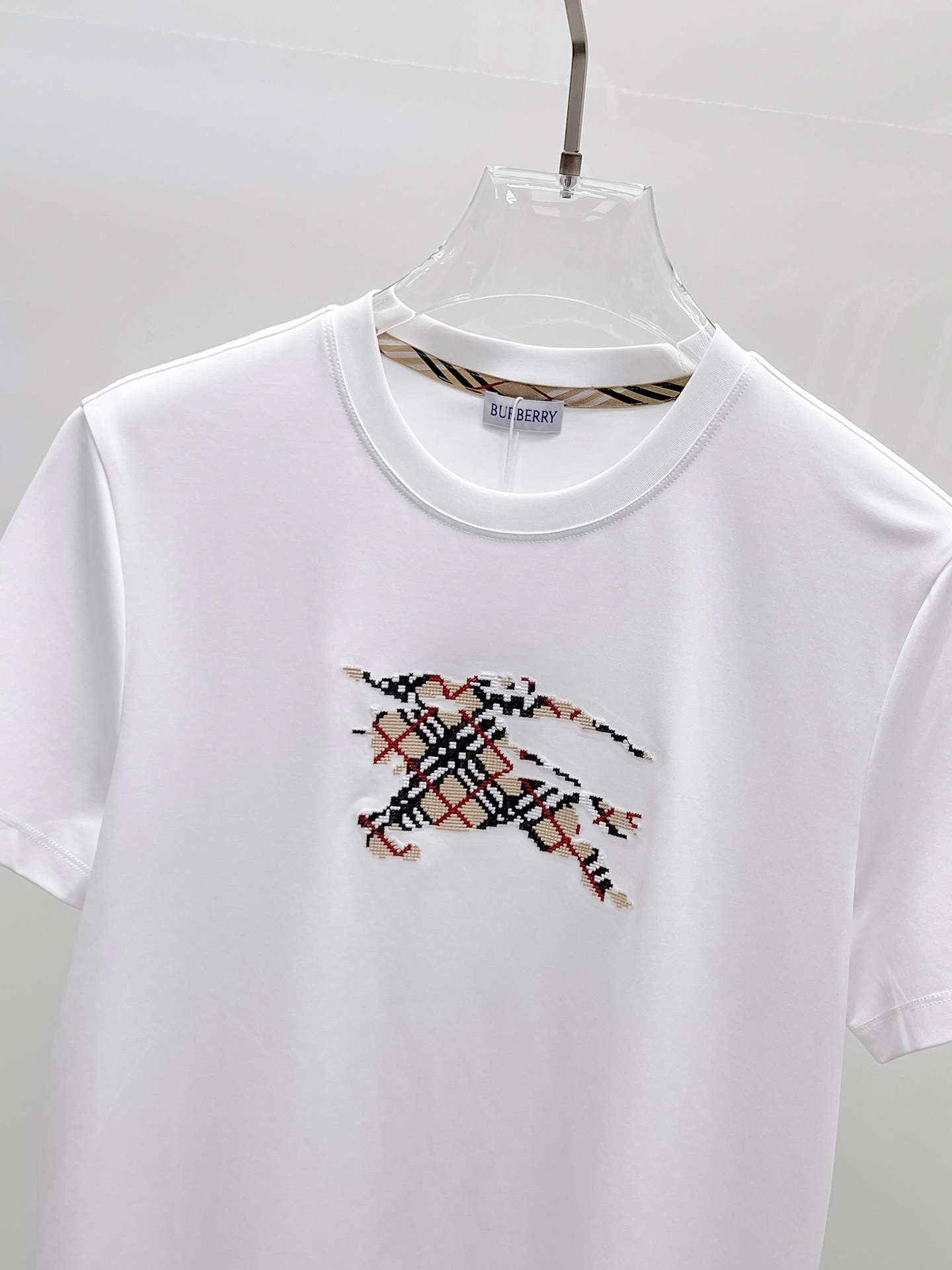  巴宝莉 顶级品质 2025款新品短袖！精选100支双面丝光棉面料，手感柔软。顶级进口私货，时尚设计潮流