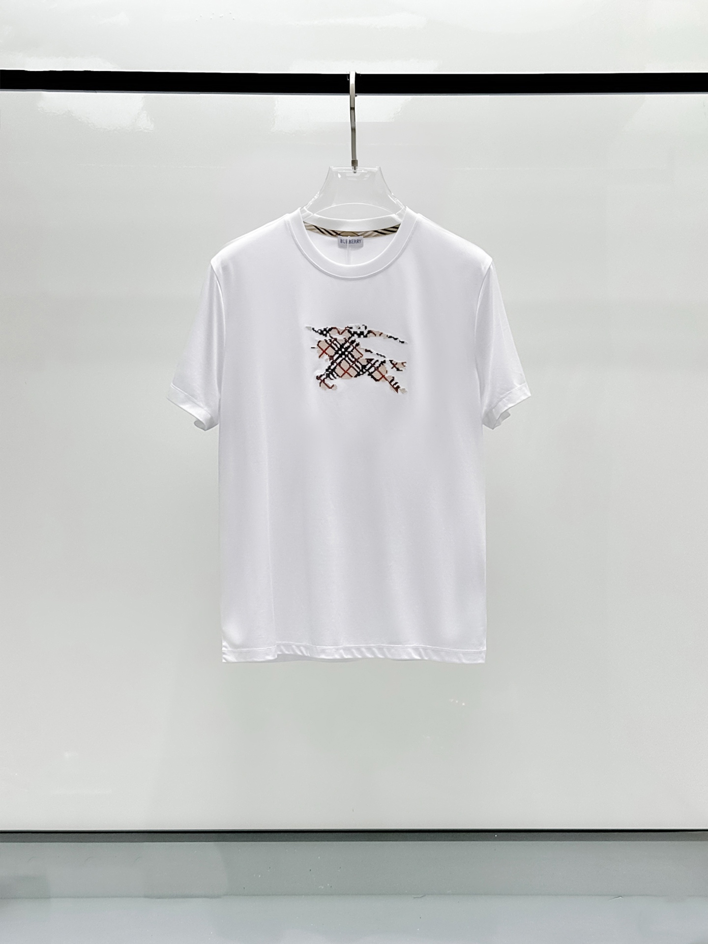  巴宝莉 顶级品质 2025款新品短袖！精选100支双面丝光棉面料，手感柔软。顶级进口私货，时尚设计潮流