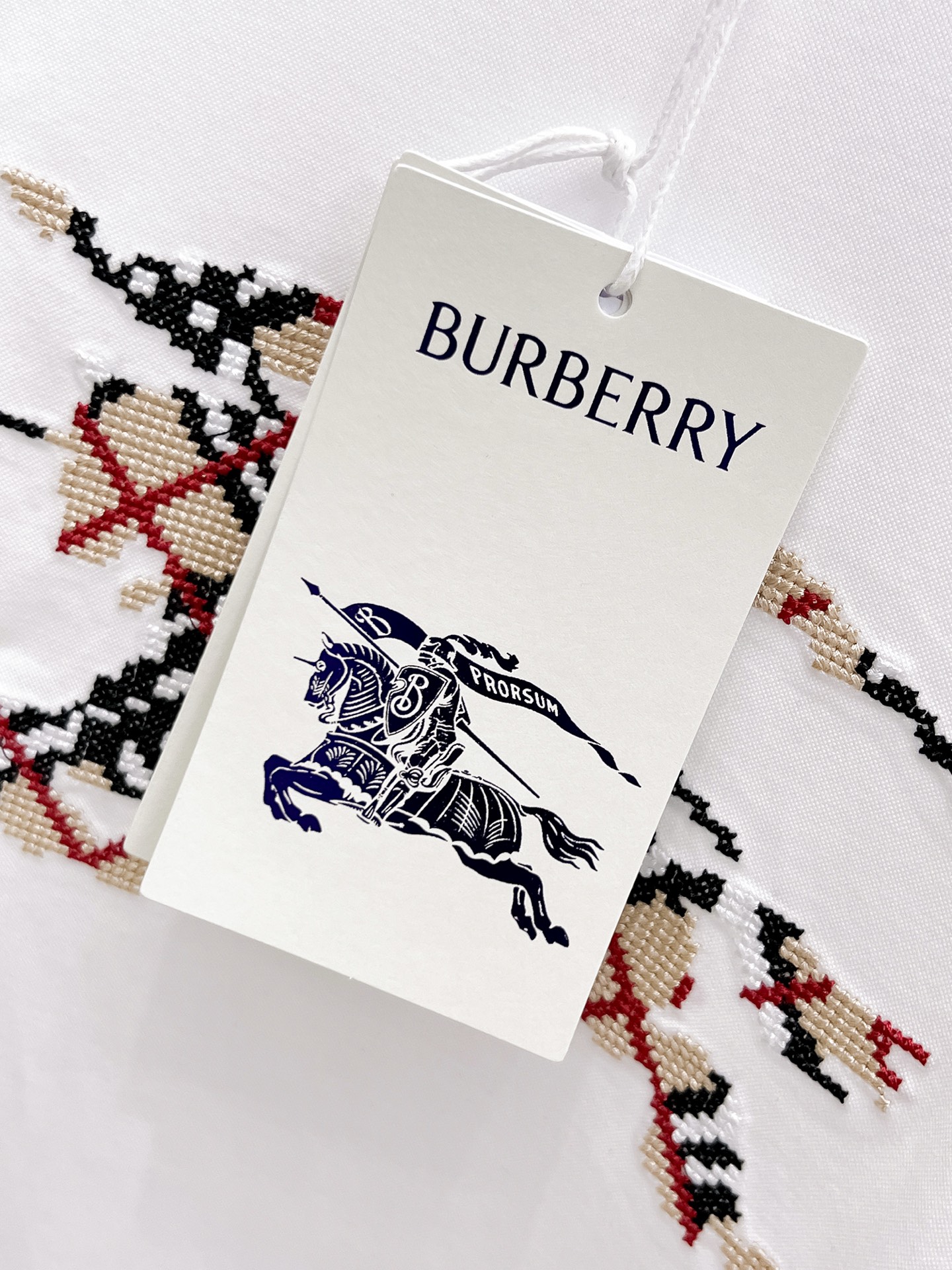  巴宝莉 顶级品质 2025款新品短袖！精选100支双面丝光棉面料，手感柔软。顶级进口私货，时尚设计潮流