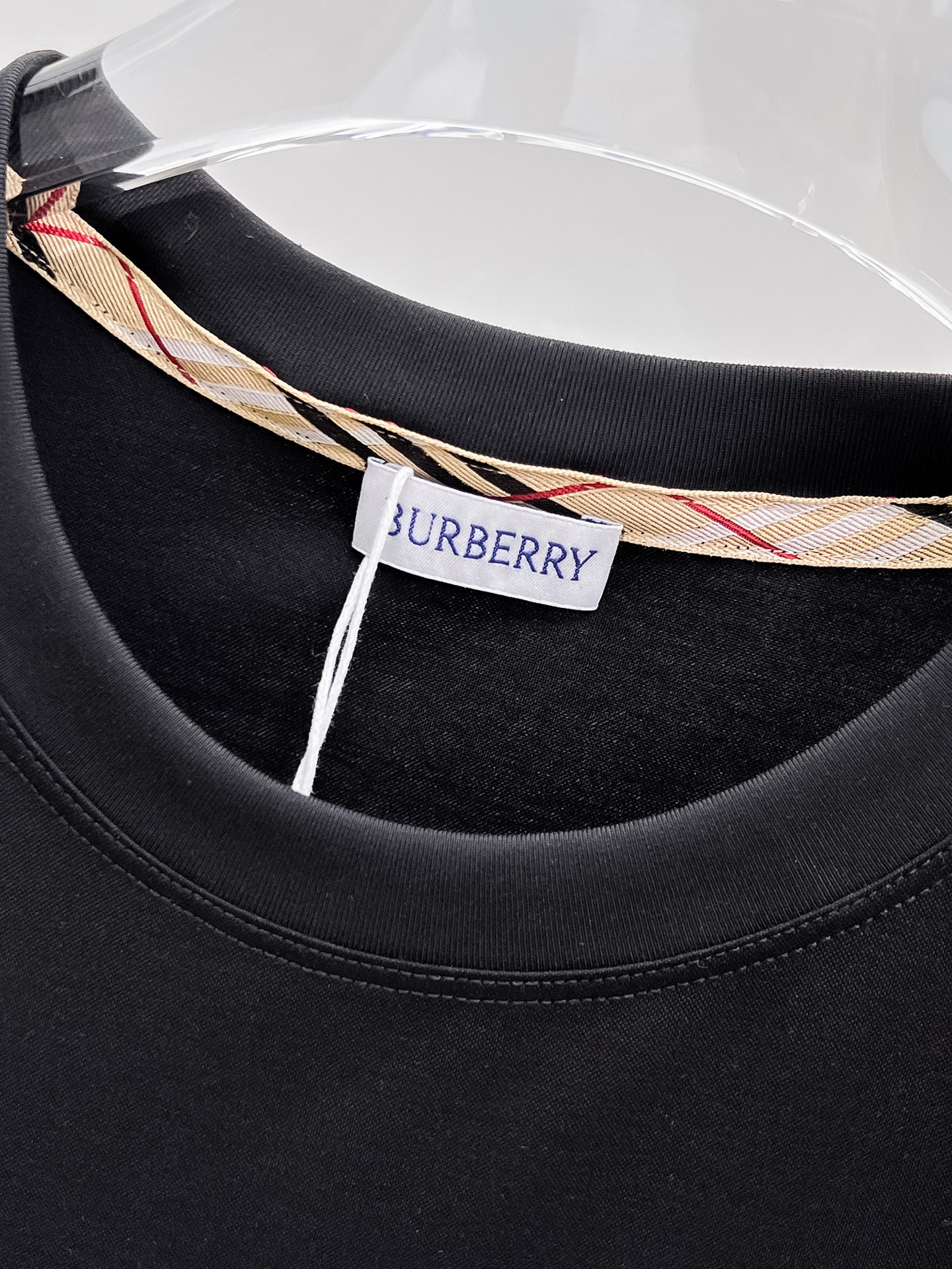  巴宝莉 顶级品质 2025款新品短袖！精选100支双面丝光棉面料，手感柔软。顶级进口私货，时尚设计潮流