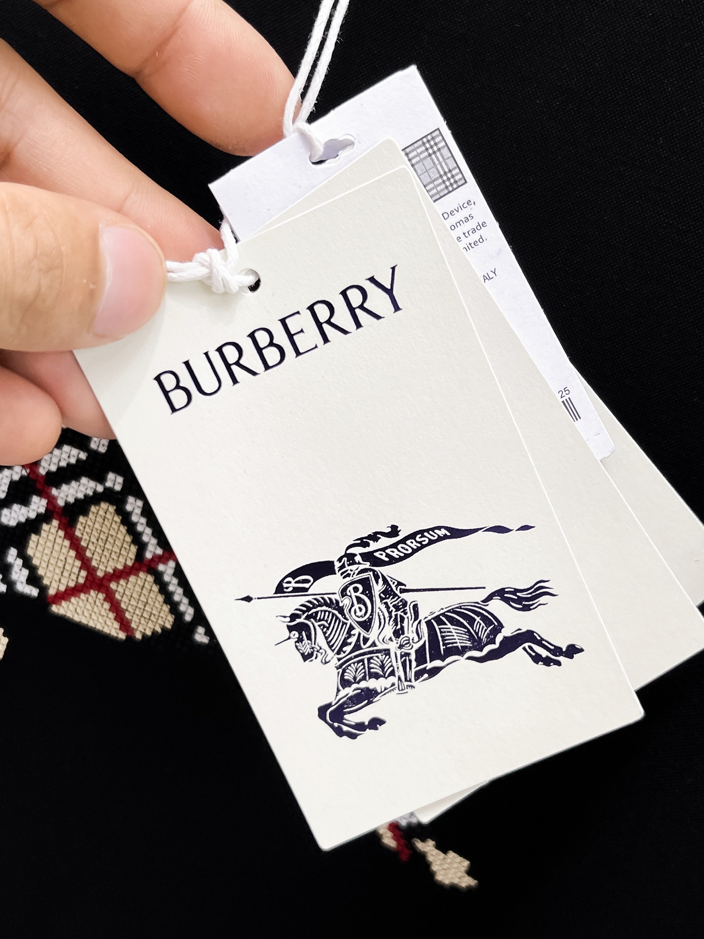  巴宝莉 顶级品质 2025款新品短袖！精选100支双面丝光棉面料，手感柔软。顶级进口私货，时尚设计潮流