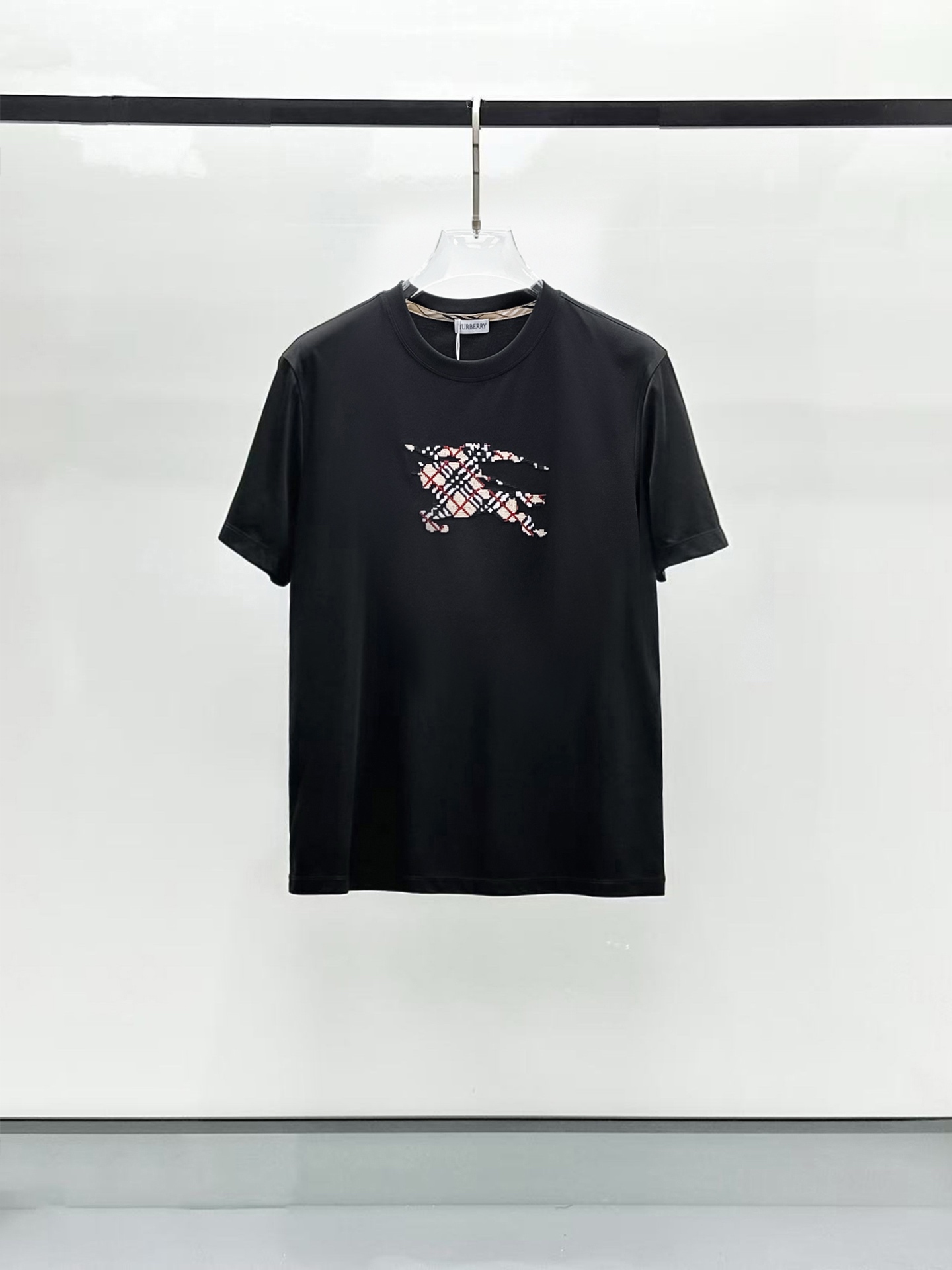  巴宝莉 顶级品质 2025款新品短袖！精选100支双面丝光棉面料，手感柔软。顶级进口私货，时尚设计潮流