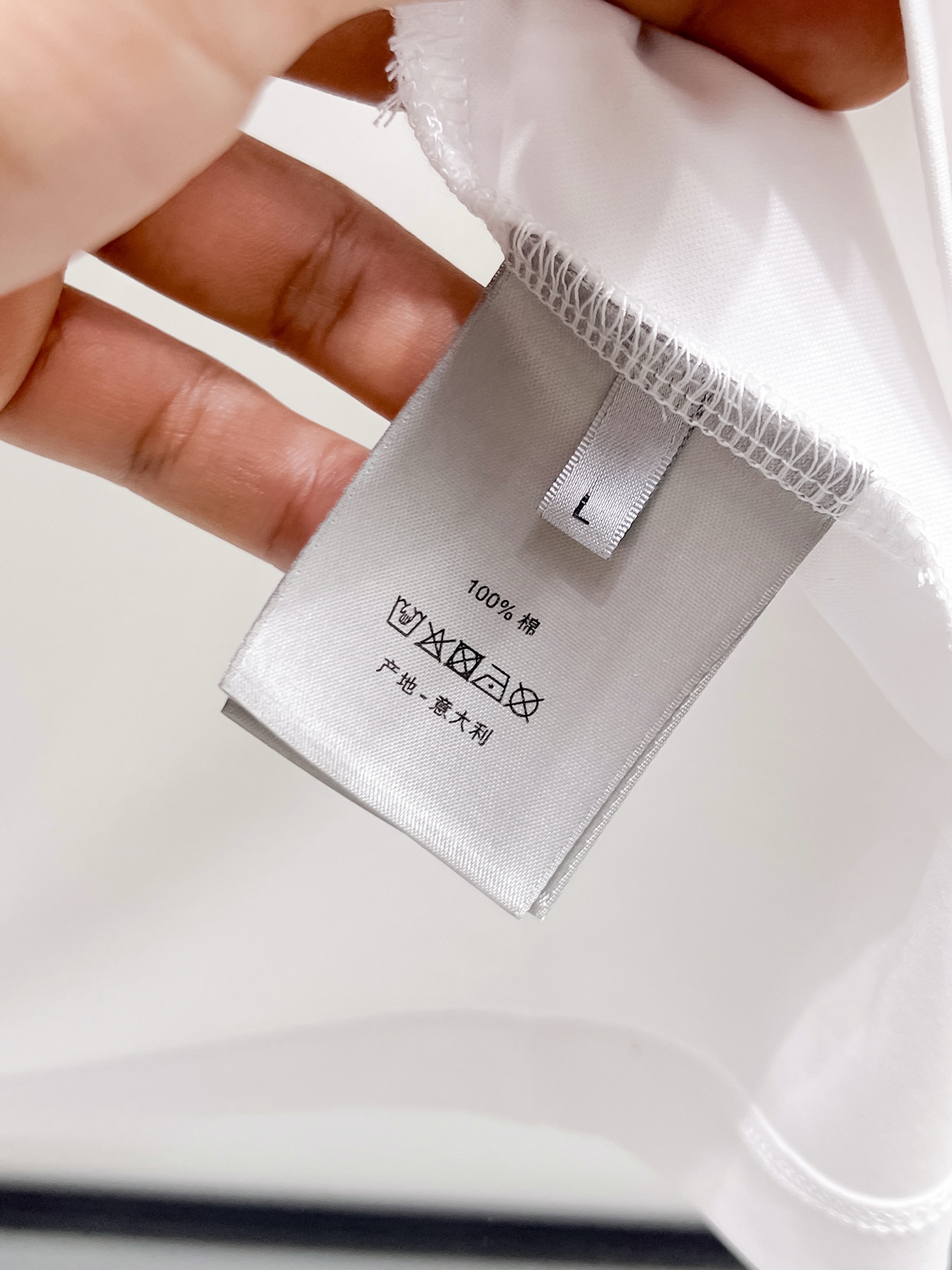  迪奥 顶级品质 2025款新品短袖！精选100支双面丝光棉面料，手感柔软。顶级进口私货，时尚设计潮流短