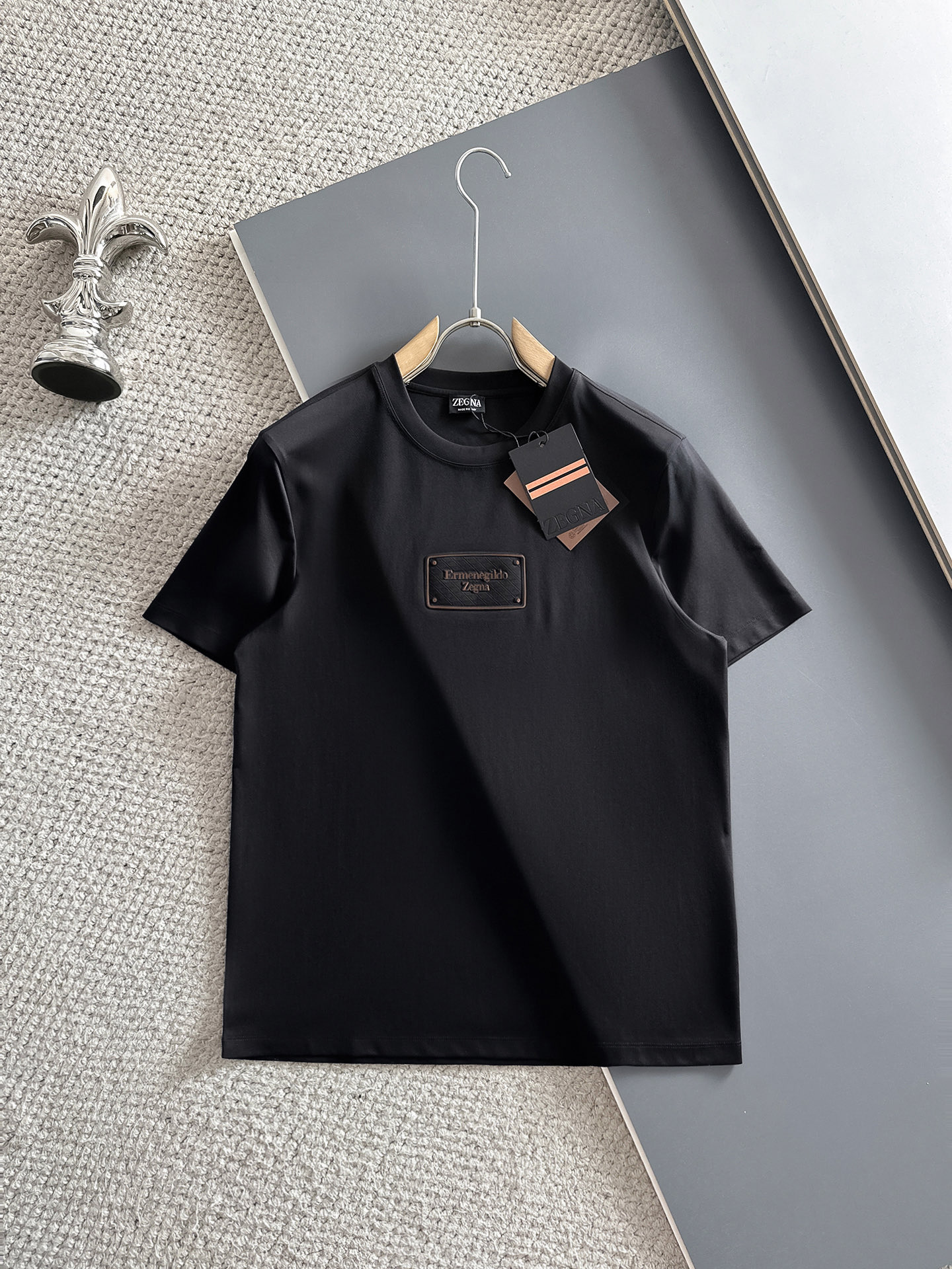 NO:421063,Jenia Top quality 2025 new short-sleeved products!  Selected 100 double-sided mercerated cotton fabrics, soft to the touch. Top imported private goods, fashionable design, trendy short sleeves, undeniable quality, excellent effect on the upper body, the same style as the luxury official website!  Size M-3XL 020, zegna, T-shirt, alexander wang19860909杰尼亚 顶级品质 2025款新品短袖！精选100支双面丝光棉面料,手感柔软.顶级进口私货,时尚设计潮流短袖,不失奢华 品质毋庸置疑 上身效果超赞,奢华官网同款！尺码M-3XL 020,,zegna,T-shirt,alexander wang,Men's clothing