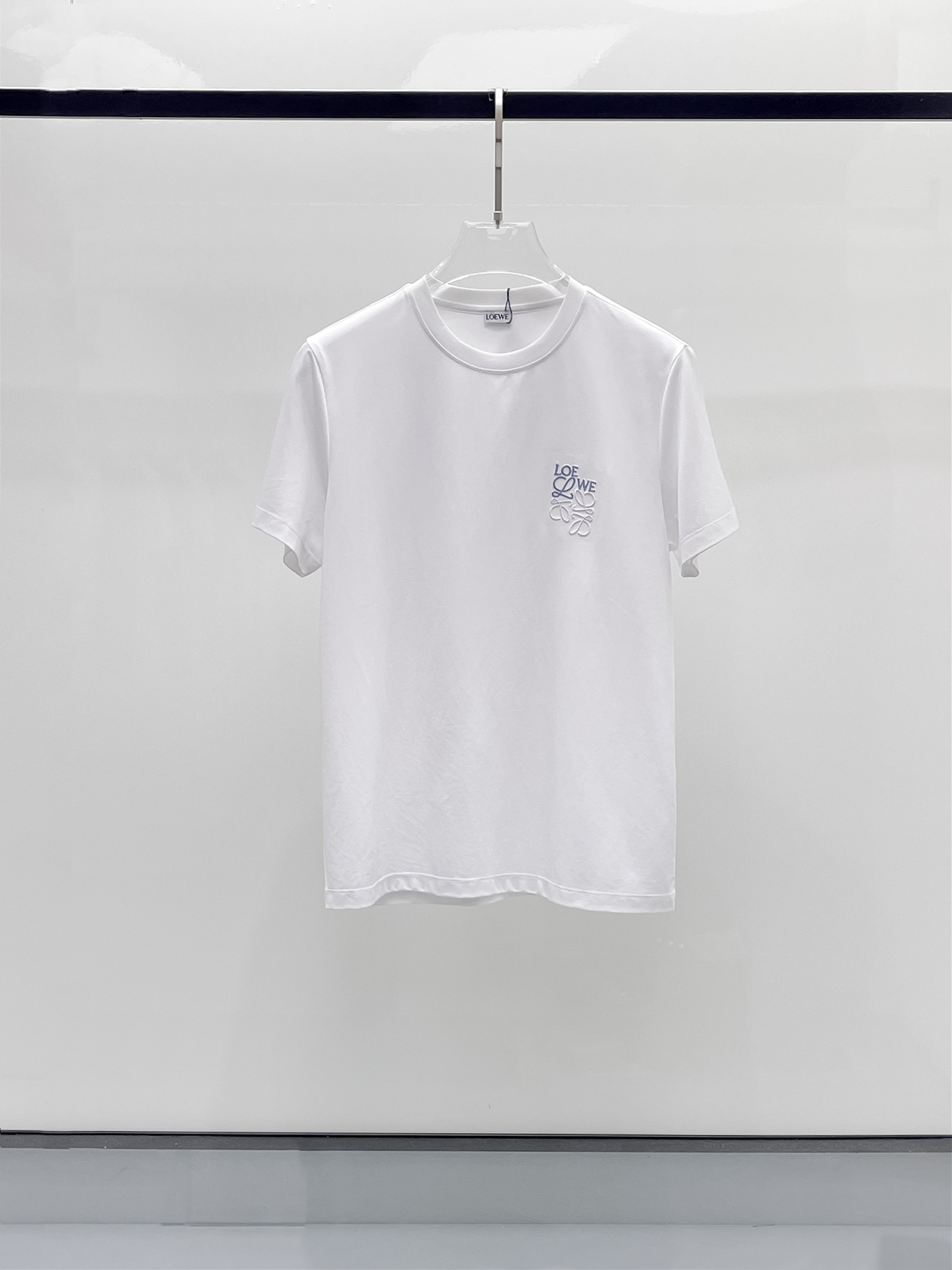 NO:449467,Luo Yiwei Top quality 2025 new short-sleeved products!  Selected 100 double-sided mercerated cotton fabrics, soft to the touch. Top imported private goods, fashionable design, trendy short sleeves, undeniable quality, excellent effect on the upper body, the same style as the luxury official website!  Size M-3XL 015, loewe, T-shirt, alexander wang19860909罗意威 顶级品质 2025款新品短袖！精选100支双面丝光棉面料,手感柔软.顶级进口私货,时尚设计潮流短袖,不失奢华 品质毋庸置疑 上身效果超赞,奢华官网同款！尺码M-3XL 015,,loewe,T-shirt,alexander wang,Men's clothing