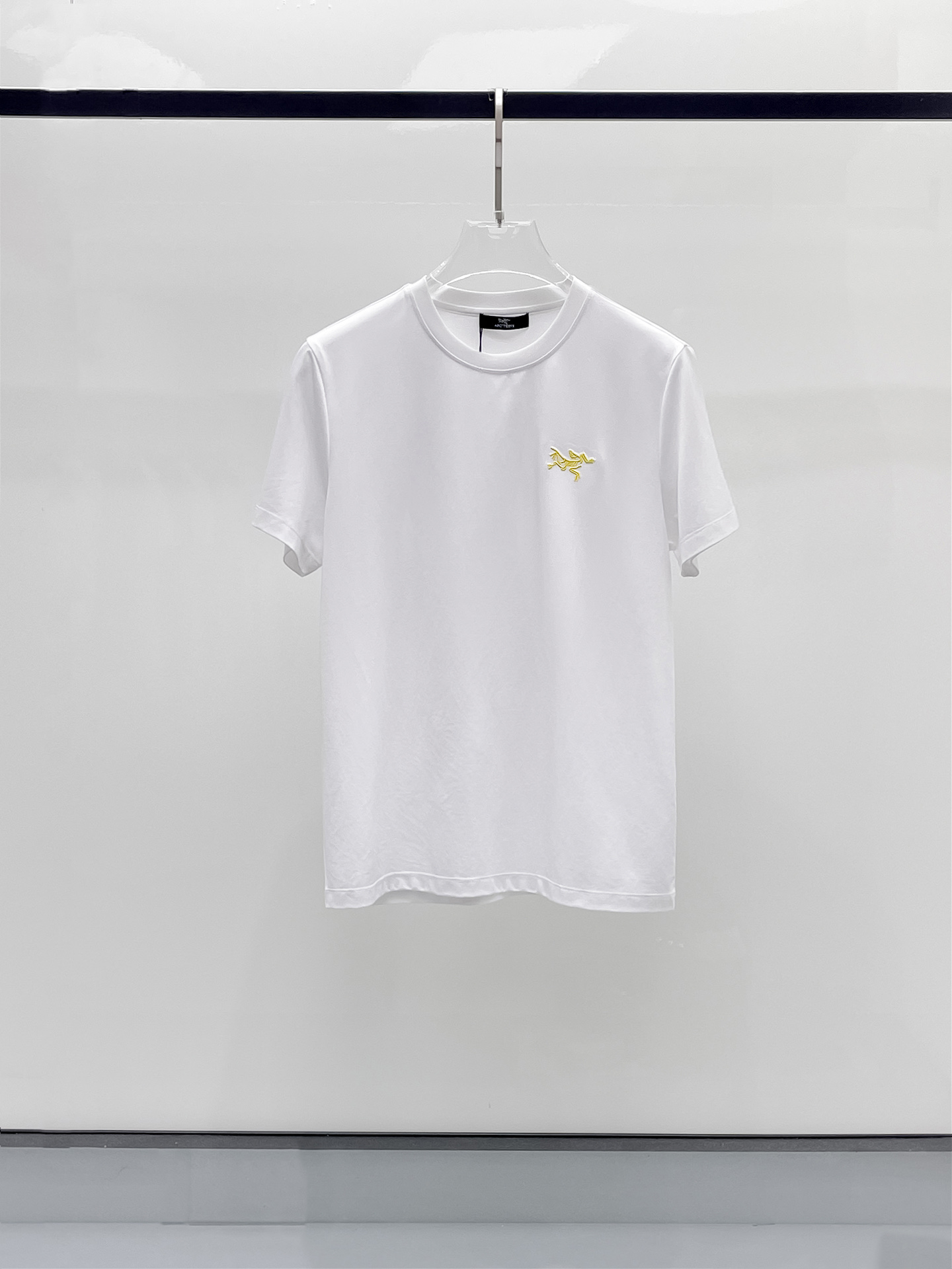 NO:449472,Archaeopteryx Top quality 2025 new short-sleeved products!  Selected 100 double-sided mercerated cotton fabrics, soft to the touch. Top imported private goods, fashionable design, trendy short sleeves, undeniable quality, excellent effect on the upper body, the same style as the luxury official website!  Size M-3XL 015,arc'teryx,T-shirt,alexander wang19860909始祖鸟 顶级品质 2025款新品短袖！精选100支双面丝光棉面料,手感柔软.顶级进口私货,时尚设计潮流短袖,不失奢华 品质毋庸置疑 上身效果超赞,奢华官网同款！尺码M-3XL 015,arc'teryx,T-shirt,alexander wang,Men's clothing