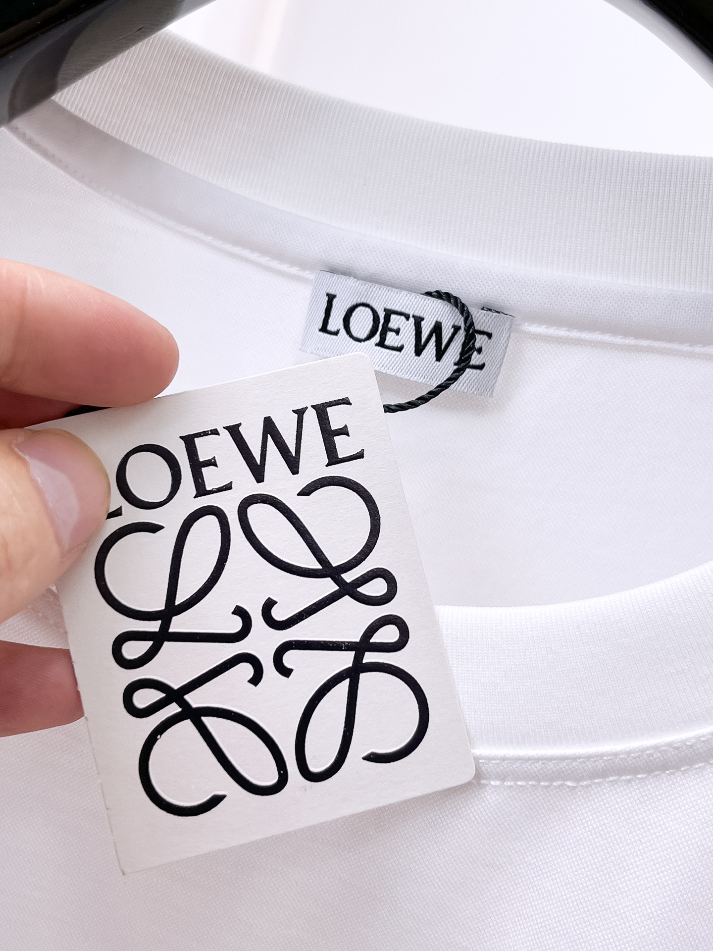 回货  罗意威 2025春夏新款首发专柜最新款圆领短袖 高端订制 设计前卫时尚！品牌logo重工艺设计 