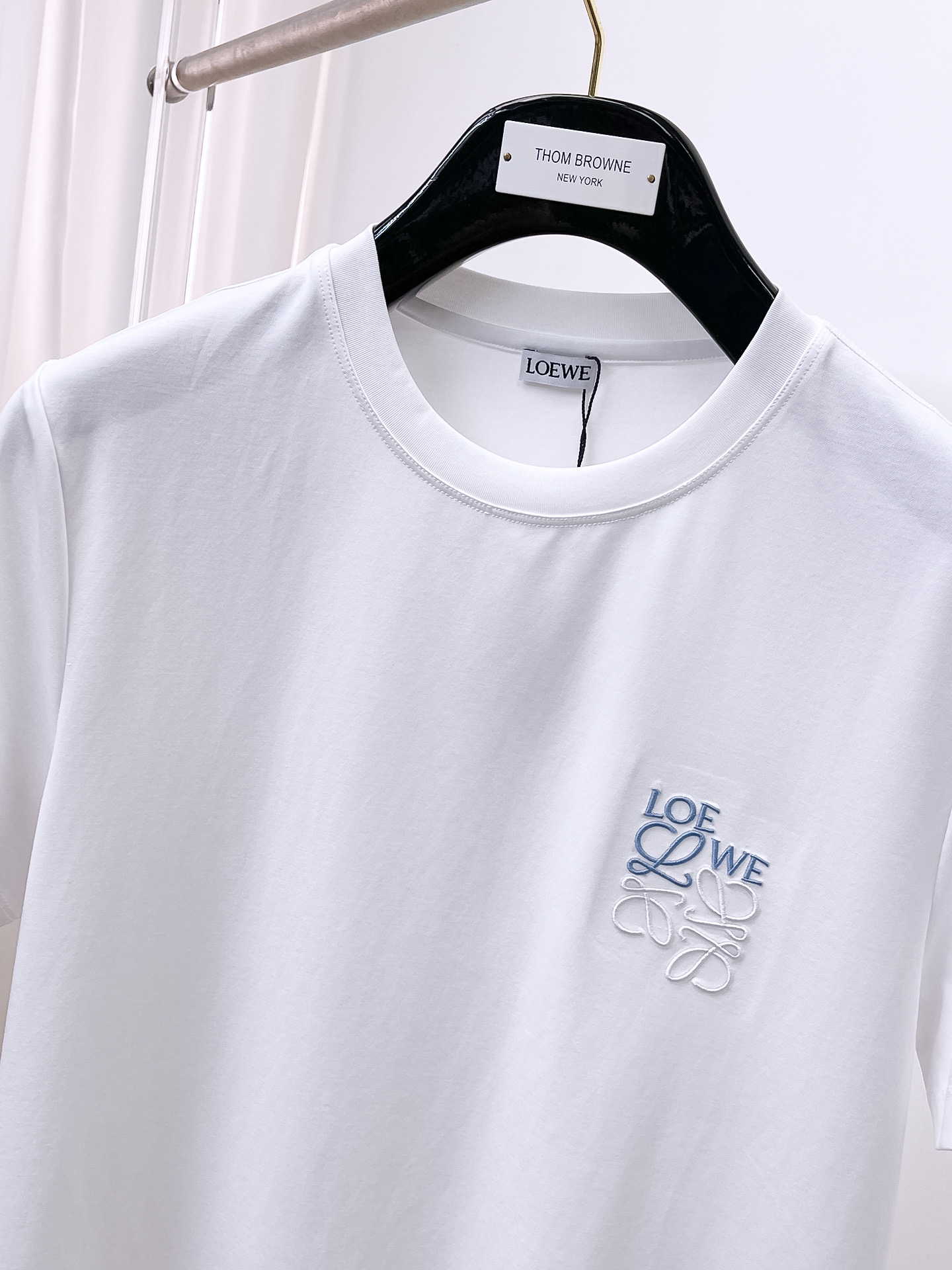 回货  罗意威 2025春夏新款首发专柜最新款圆领短袖 高端订制 设计前卫时尚！品牌logo重工艺设计 