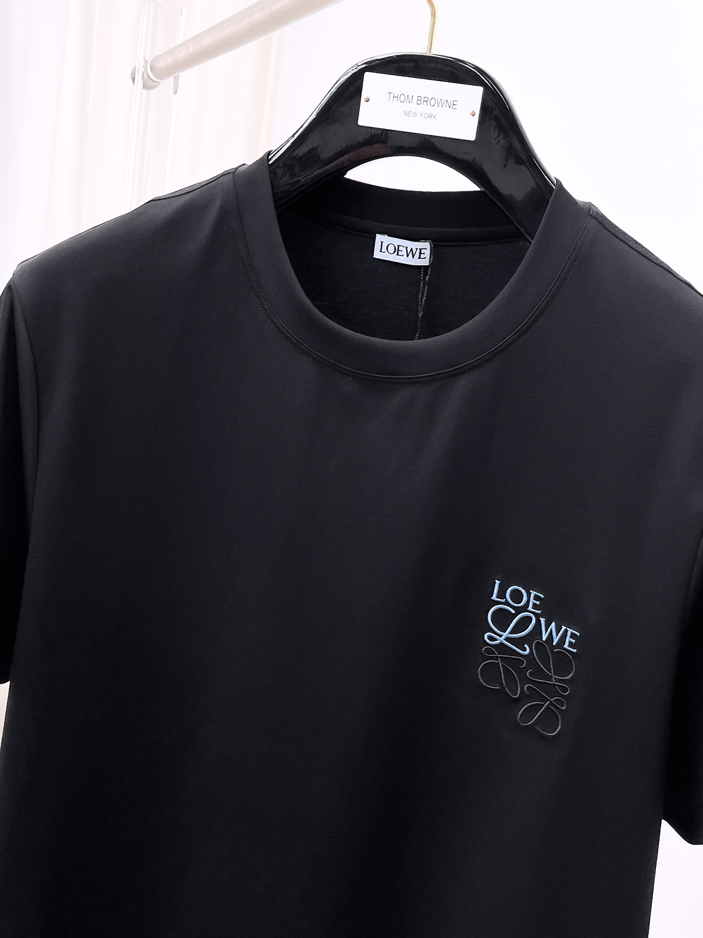  罗意威  2025春夏新款首发专柜最新款圆领短袖 高端订制 设计前卫时尚！品牌logo重工艺设计 高端