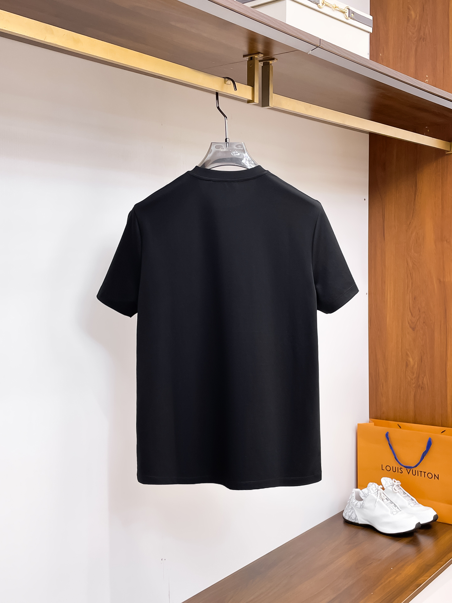 巴宝莉 2025春夏新款首发专柜最新款圆领短袖 高端订制 设计前卫时尚！品牌logo重工艺设计 高端定制