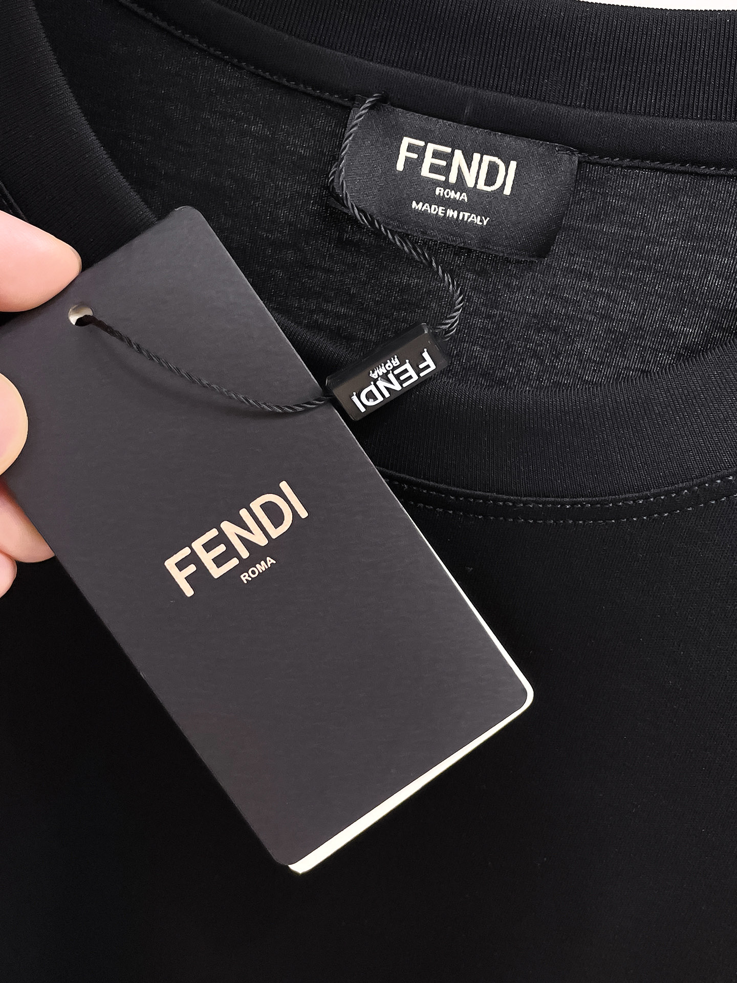 芬迪 2025春夏新款首发专柜最新款圆领短袖 高端订制 设计前卫时尚！品牌logo重工艺设计 高端定制1