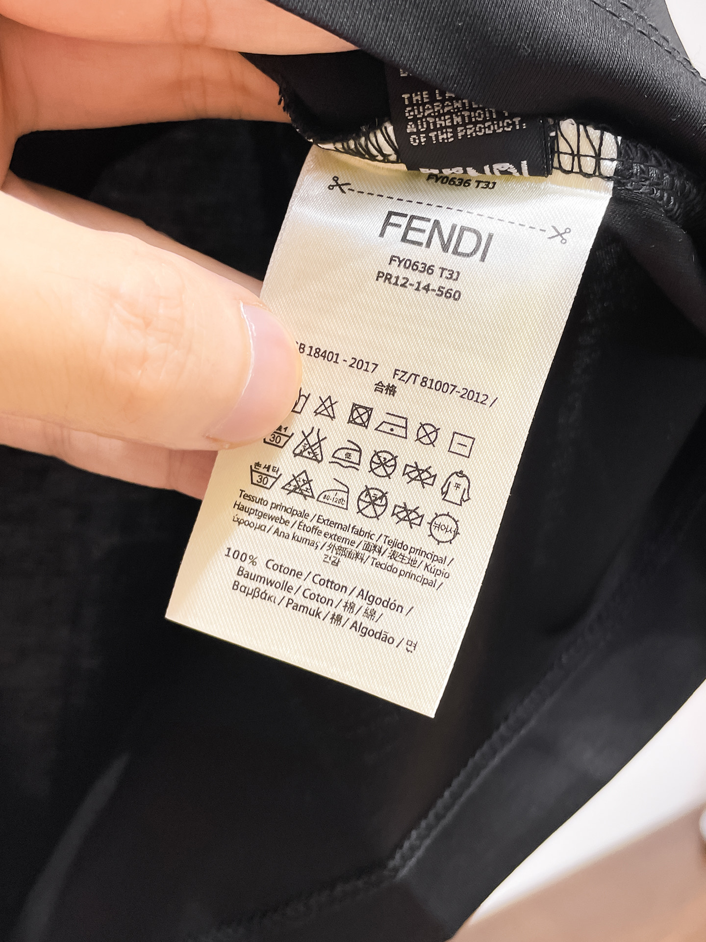 芬迪 2025春夏新款首发专柜最新款圆领短袖 高端订制 设计前卫时尚！品牌logo重工艺设计 高端定制1