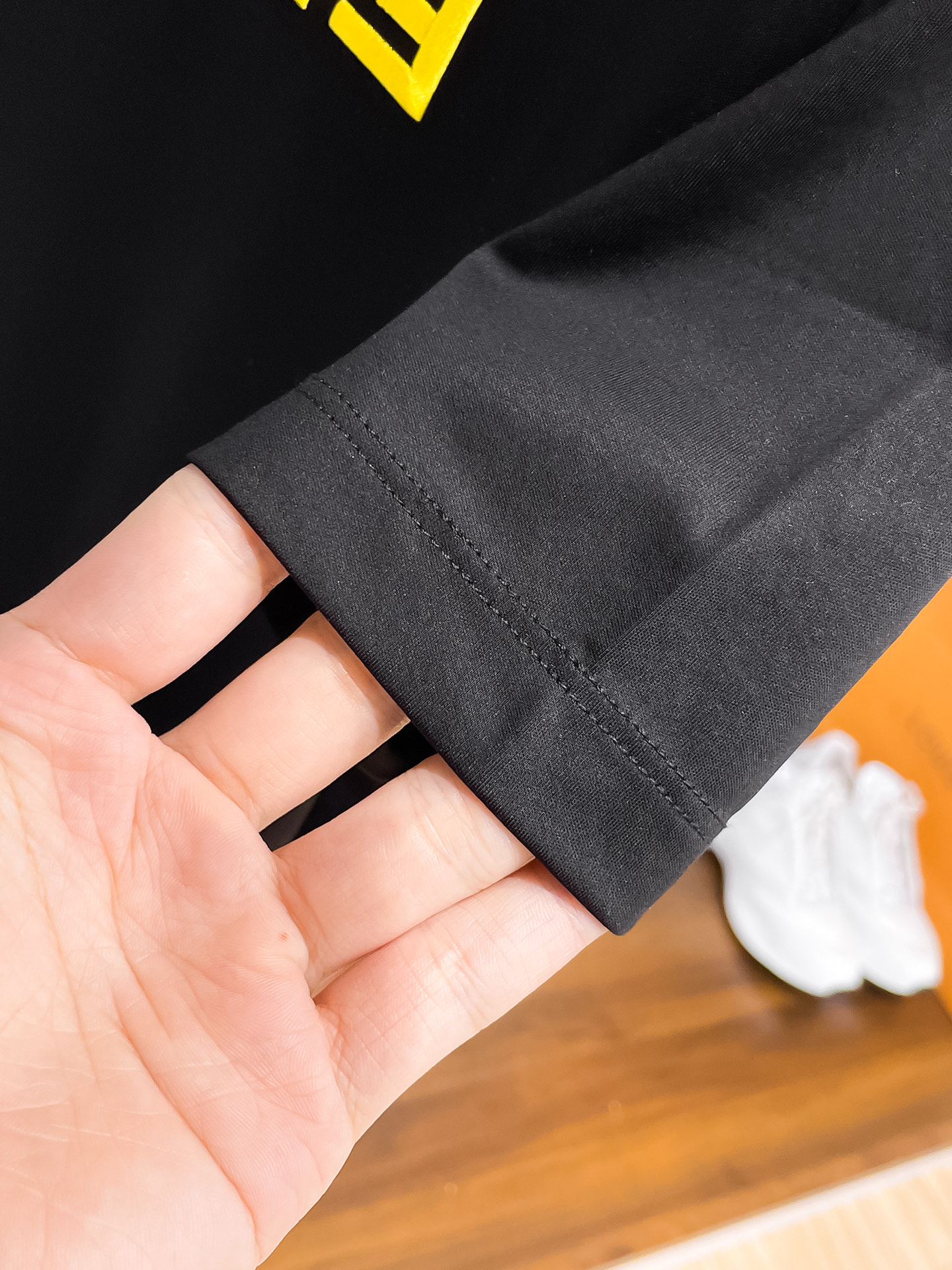 芬迪 2025春夏新款首发专柜最新款圆领短袖 高端订制 设计前卫时尚！品牌logo重工艺设计 高端定制1