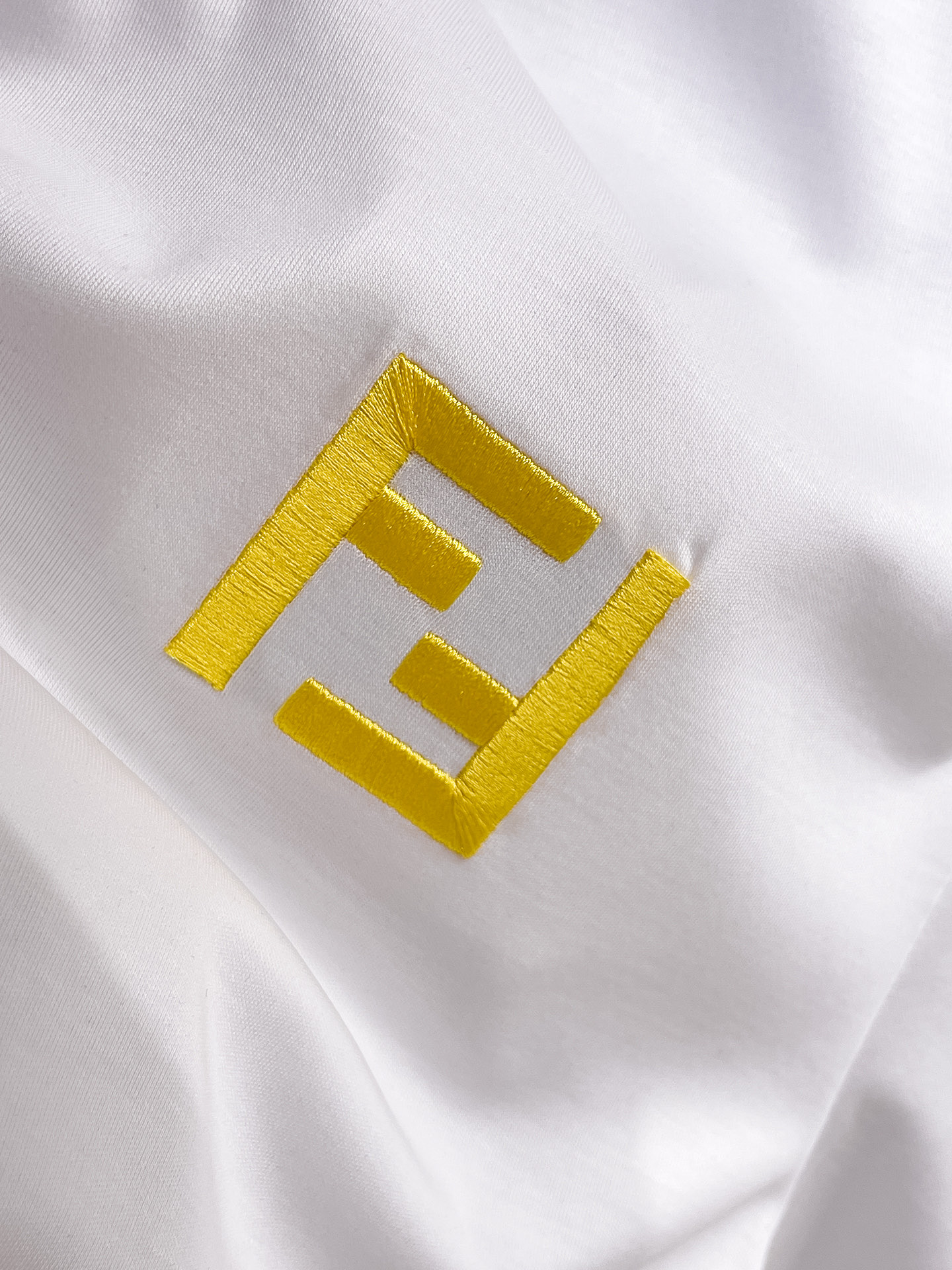 芬迪 2025春夏新款首发专柜最新款圆领短袖 高端订制 设计前卫时尚！品牌logo重工艺设计 高端定制1