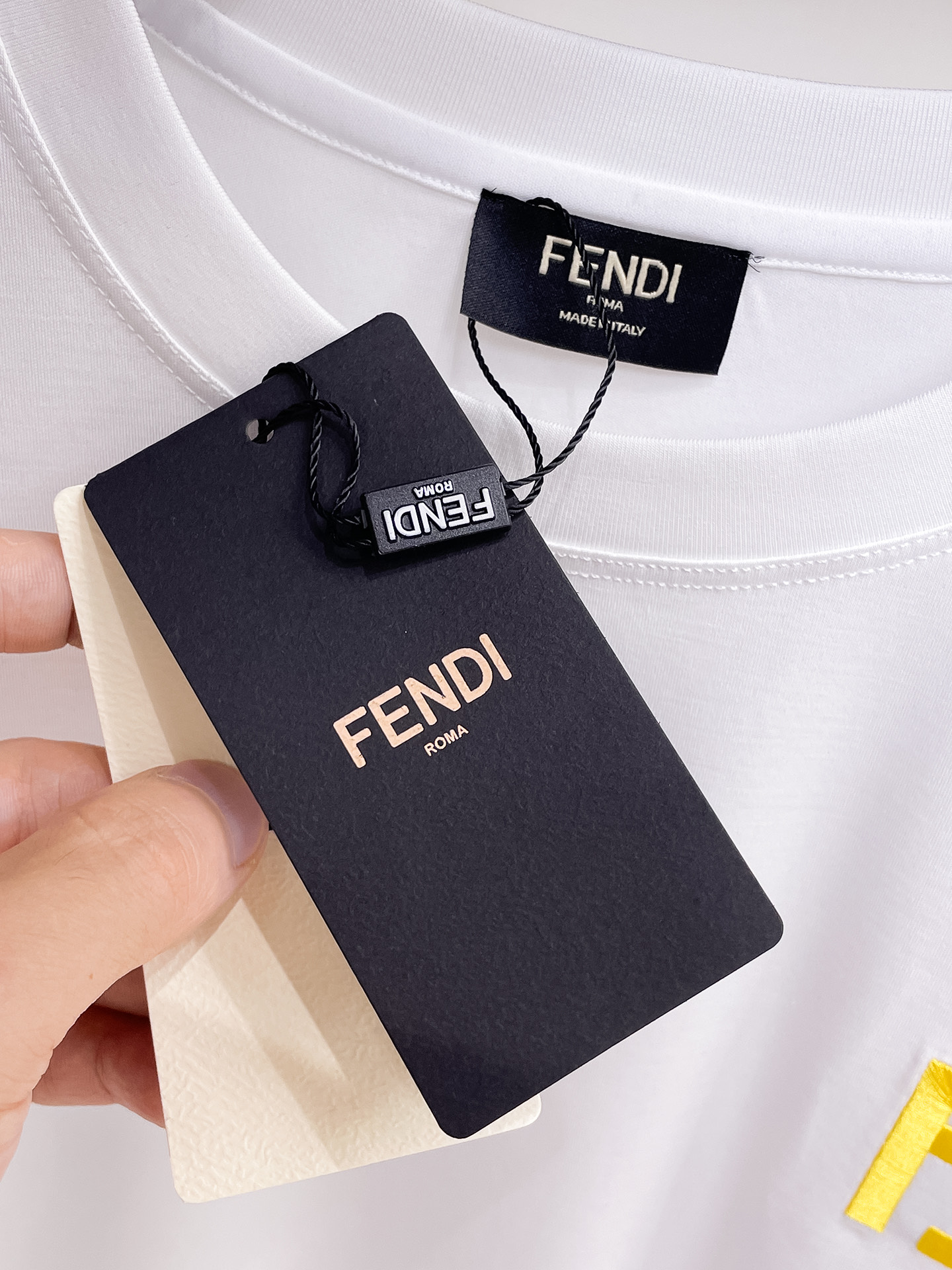 芬迪 2025春夏新款首发专柜最新款圆领短袖 高端订制 设计前卫时尚！品牌logo重工艺设计 高端定制1