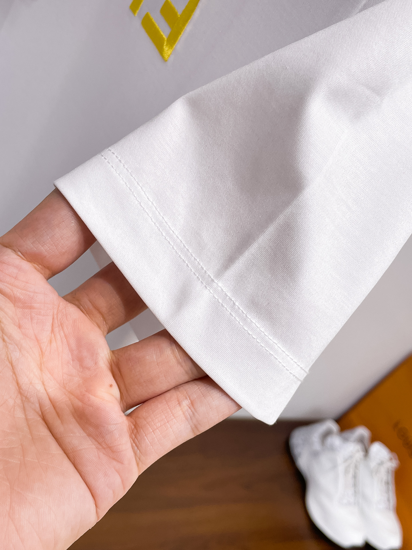 芬迪 2025春夏新款首发专柜最新款圆领短袖 高端订制 设计前卫时尚！品牌logo重工艺设计 高端定制1