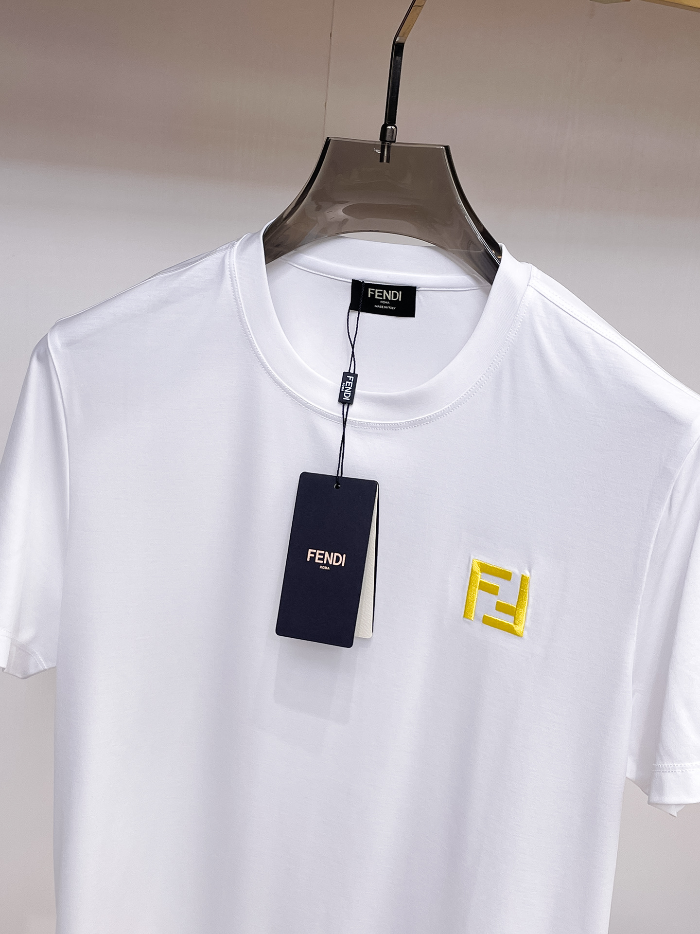 芬迪 2025春夏新款首发专柜最新款圆领短袖 高端订制 设计前卫时尚！品牌logo重工艺设计 高端定制1