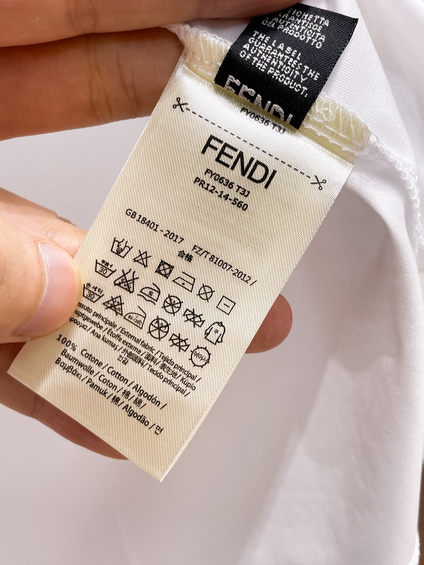 芬迪 2025春夏新款首发专柜最新款圆领短袖 高端订制 设计前卫时尚！品牌logo重工艺设计 高端定制1