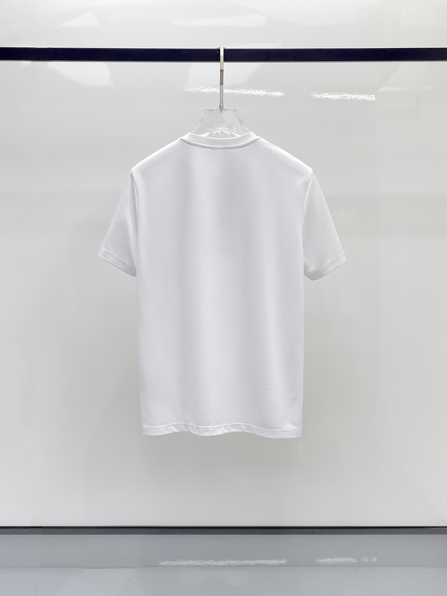  芬迪 2025春夏新款首发专柜最新款圆领短袖 高端订制 设计前卫时尚！品牌logo重工艺设计 高端定制