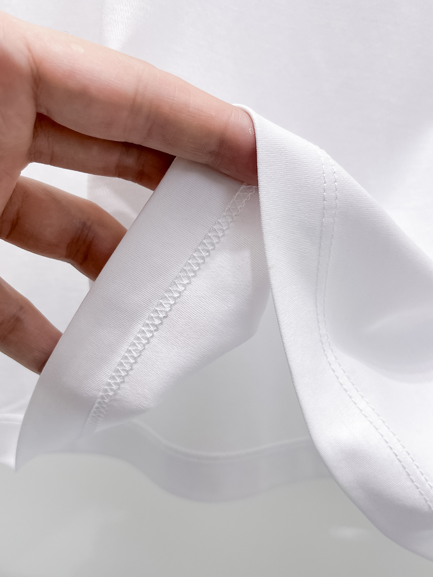  芬迪 2025春夏新款首发专柜最新款圆领短袖 高端订制 设计前卫时尚！品牌logo重工艺设计 高端定制