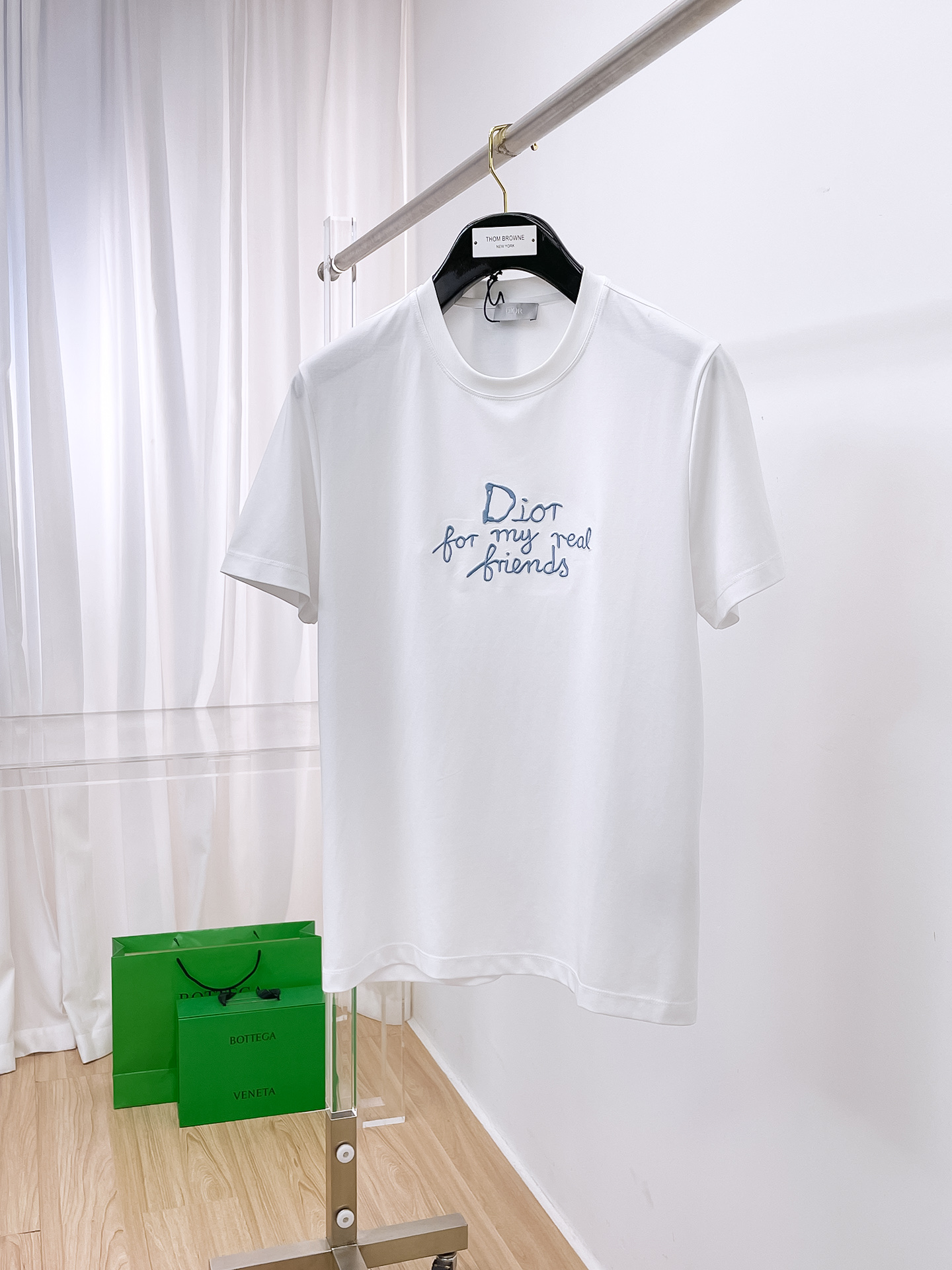 NO:486384,Dior 2025 spring and summer new model first launch counter latest round neck short sleeves, high-end customization, avant-garde and fashionable design!  Brand logo heavy craft design, high-end customized 100 double-sided mercerated cotton fabric, soft feel, comfortable to wear, exquisite counter-level car line, fine workmanship, invincible and handsome upper body effect!  A must-have item for handsome men!  Code number M-3xL, dior, T-shirt, alexander wang19860909迪奥 2025春夏新款首发专柜最新款圆领短袖 高端订制 设计前卫时尚！品牌logo重工艺设计 高端定制100支双面丝光棉面料.手感柔软.穿着舒适.专柜级别精致车线.做工精细.上身效果无敌帅气！型男必备单品！码数M-3xL,,dior,T-shirt,alexander wang,Men's clothing