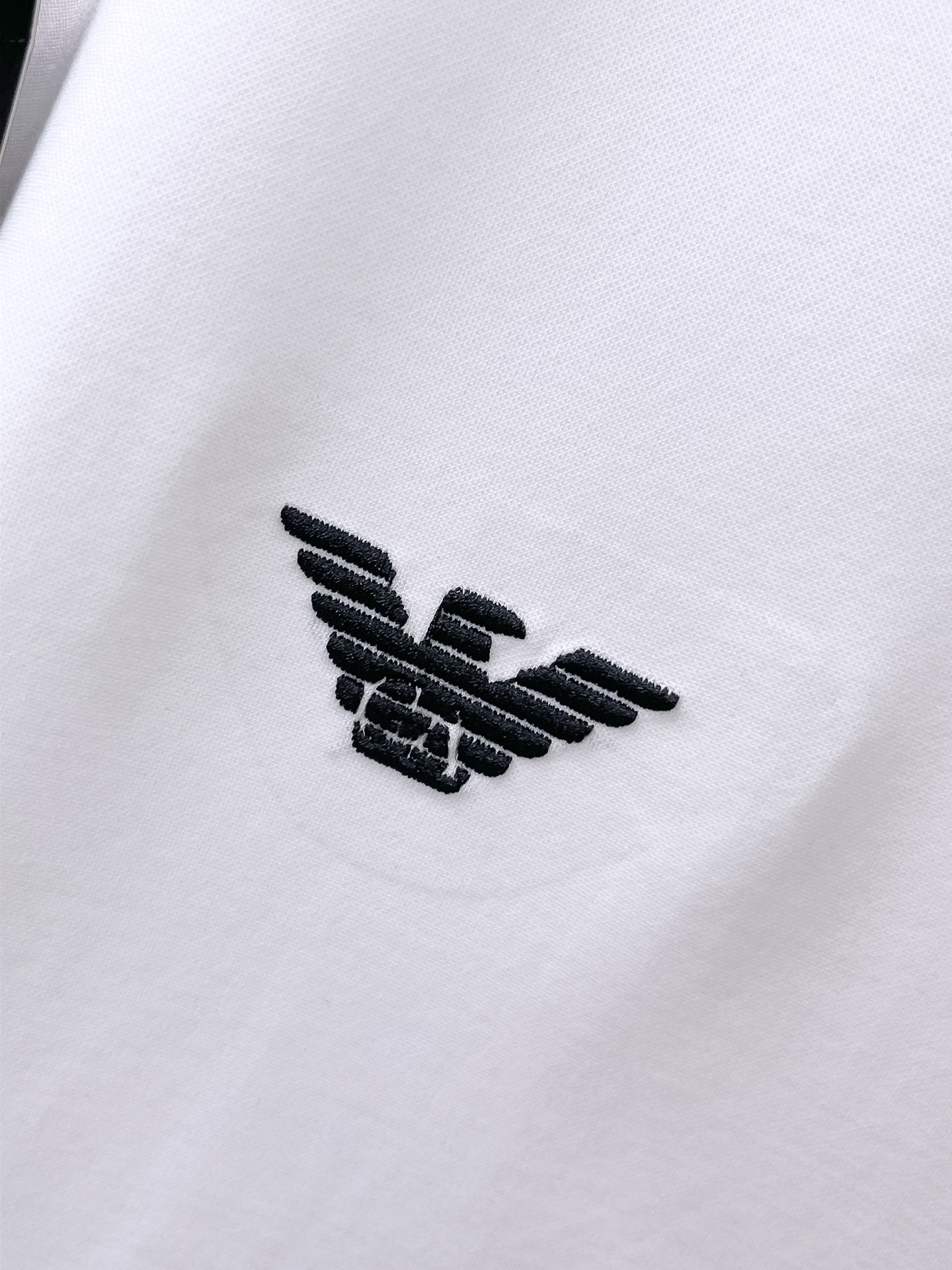  阿玛尼 2025春夏新款首发专柜最新款圆领短袖 高端订制 设计前卫时尚！品牌logo重工艺设计 高端定