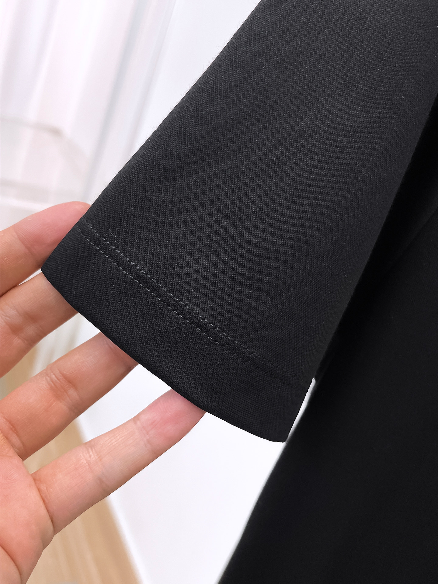  阿玛尼 2025春夏新款首发专柜最新款圆领短袖 高端订制 设计前卫时尚！品牌logo重工艺设计 高端定