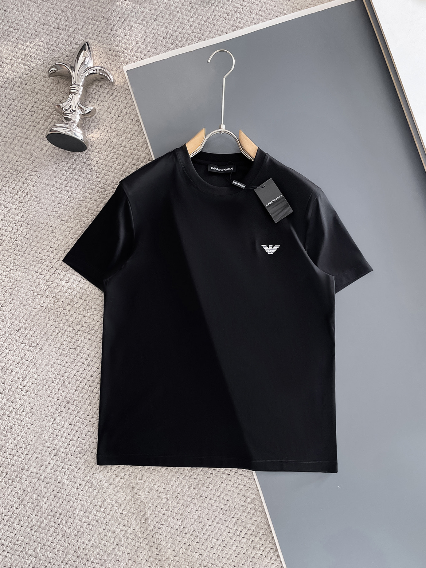 NO:479572,Armani's new spring and summer style first-time counter latest round neck short sleeves, high-end customization, avant-garde and fashionable design!  Brand logo heavy craft design, high-end customized 100 double-sided mercerated cotton fabric, soft feel, comfortable to wear, exquisite counter-level car line, fine workmanship, invincible and handsome upper body effect!  A must-have item for handsome men!  Code number M-3xL, Armani, T-shirt, alexander wang19860909阿玛尼 春夏新款首发专柜最新款圆领短袖 高端订制 设计前卫时尚！品牌logo重工艺设计 高端定制100支双面丝光棉面料.手感柔软.穿着舒适.专柜级别精致车线.做工精细.上身效果无敌帅气！型男必备单品！码数M-3xL,,armani,T-shirt,alexander wang,Men's clothing