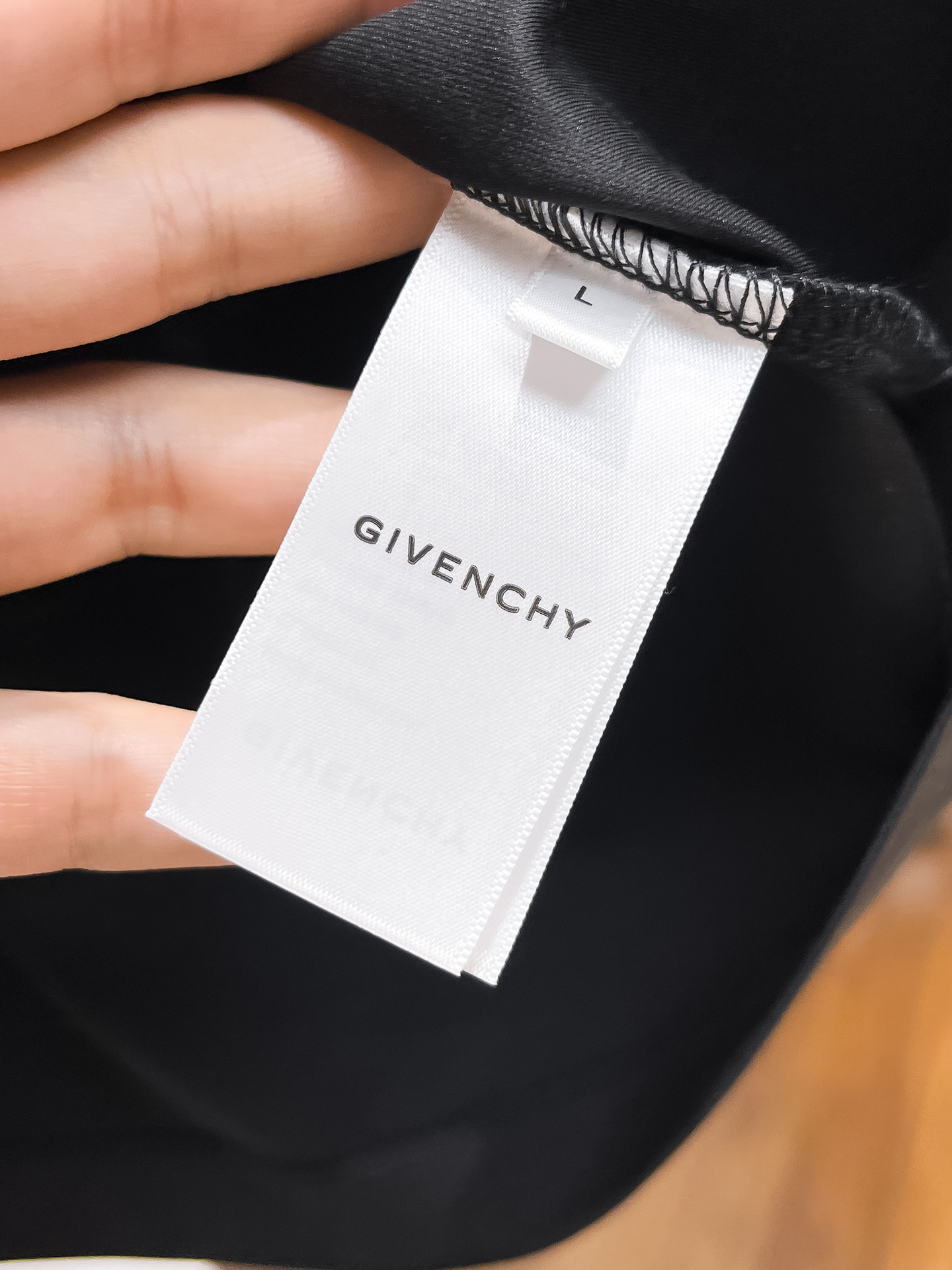 纪梵希 系列 VIP高级定制 2025新款短袖 百搭款式 任何人都可以轻松驾驭 面料全订制工艺 高定一等