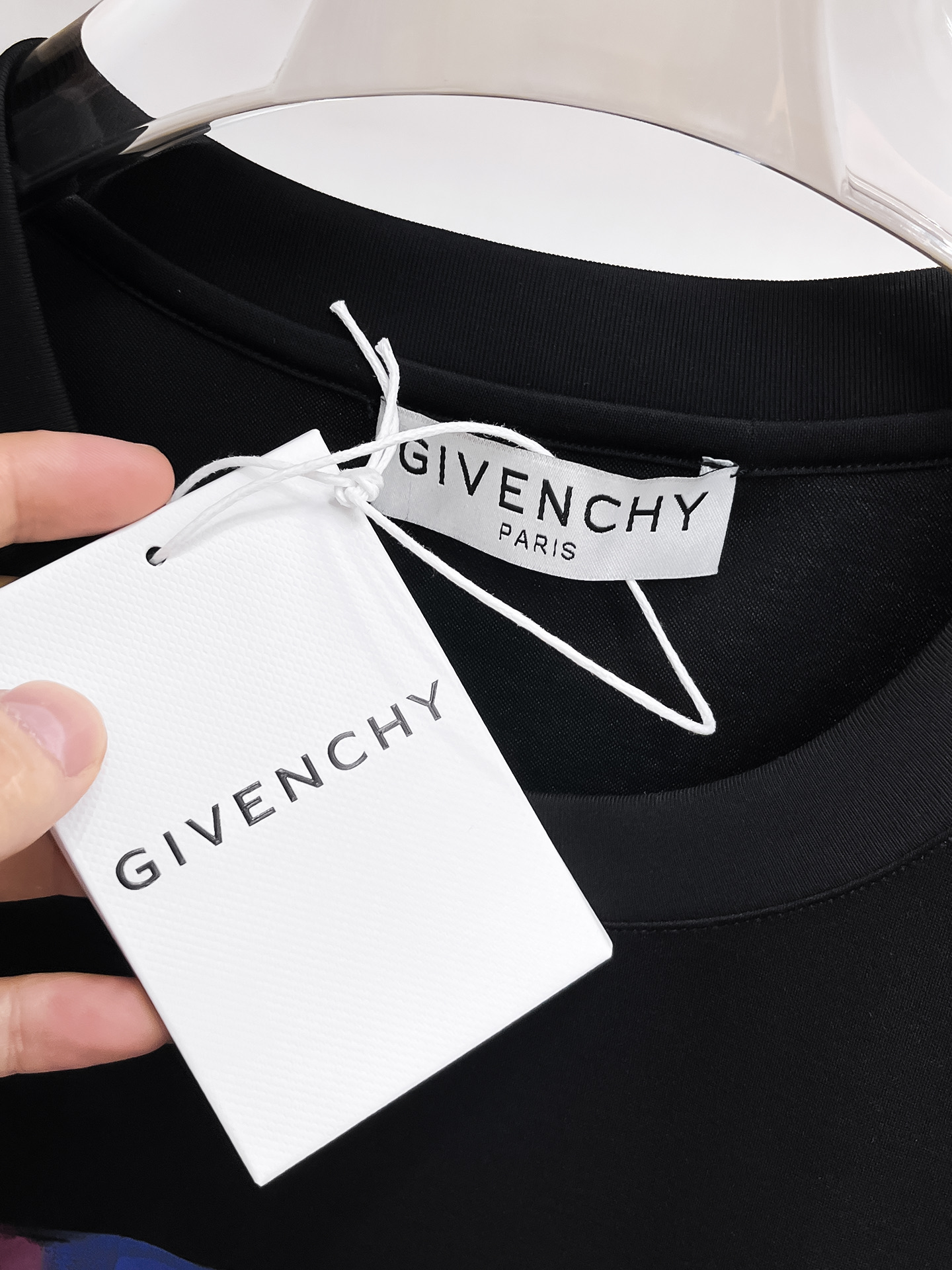 纪梵希 系列 VIP高级定制 2025新款短袖 百搭款式 任何人都可以轻松驾驭 面料全订制工艺 高定一等