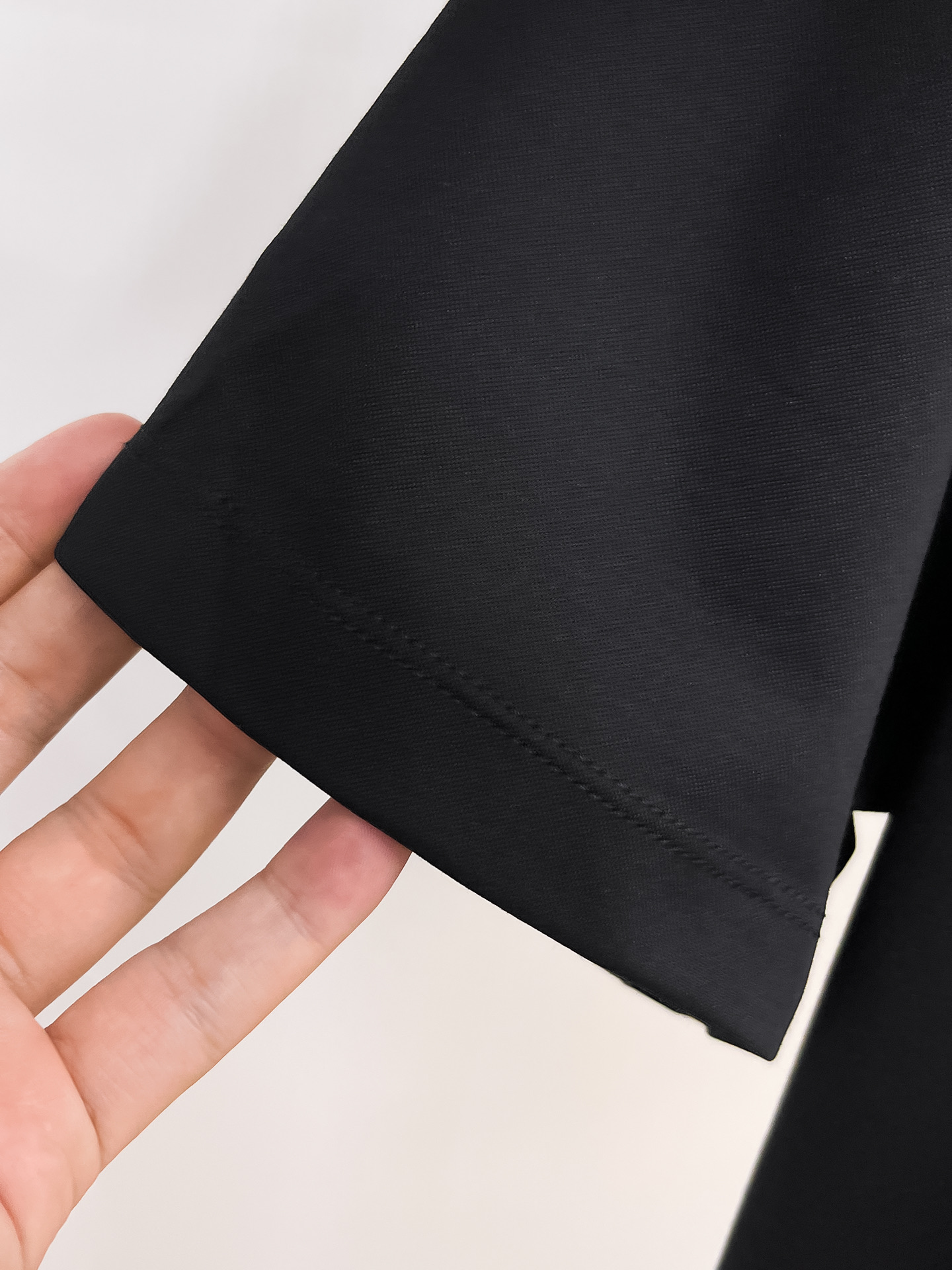 纪梵希 系列 VIP高级定制 2025新款短袖 百搭款式 任何人都可以轻松驾驭 面料全订制工艺 高定一等