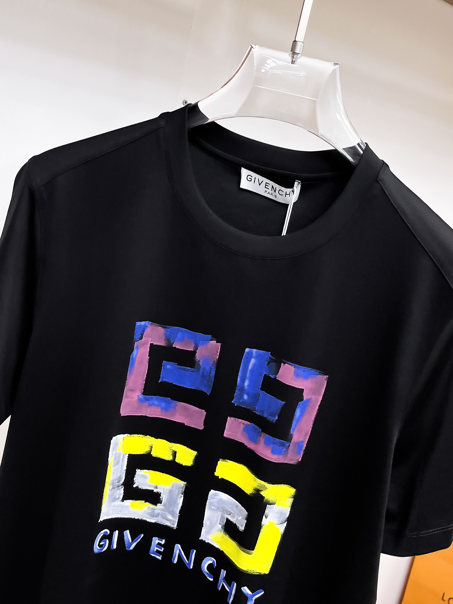 纪梵希 系列 VIP高级定制 2025新款短袖 百搭款式 任何人都可以轻松驾驭 面料全订制工艺 高定一等