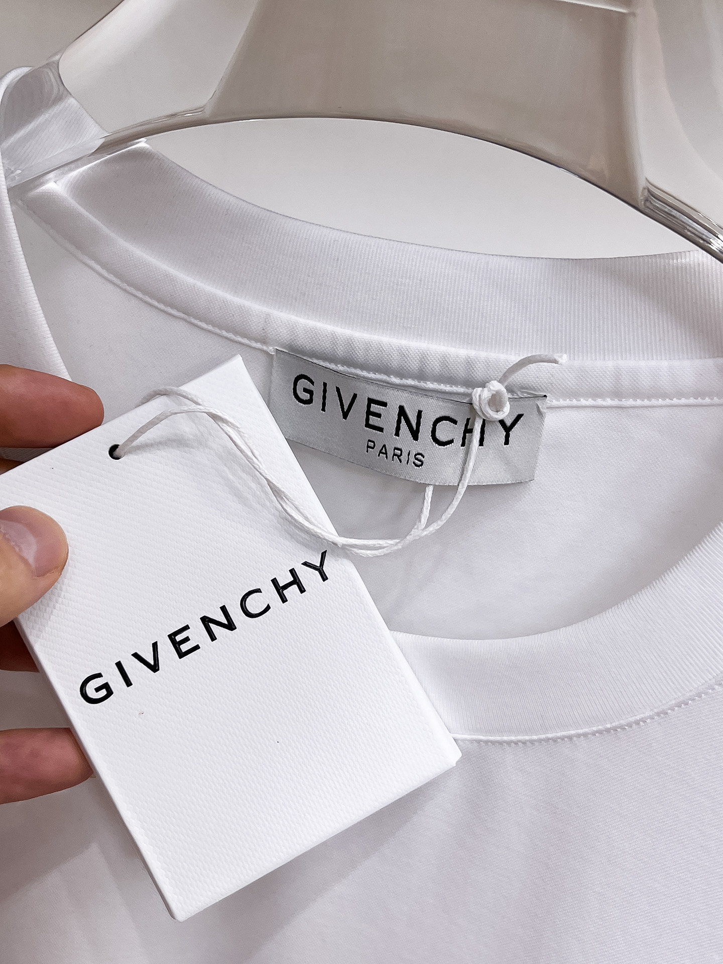 纪梵希 系列 VIP高级定制 2025新款短袖 百搭款式 任何人都可以轻松驾驭 面料全订制工艺 高定一等