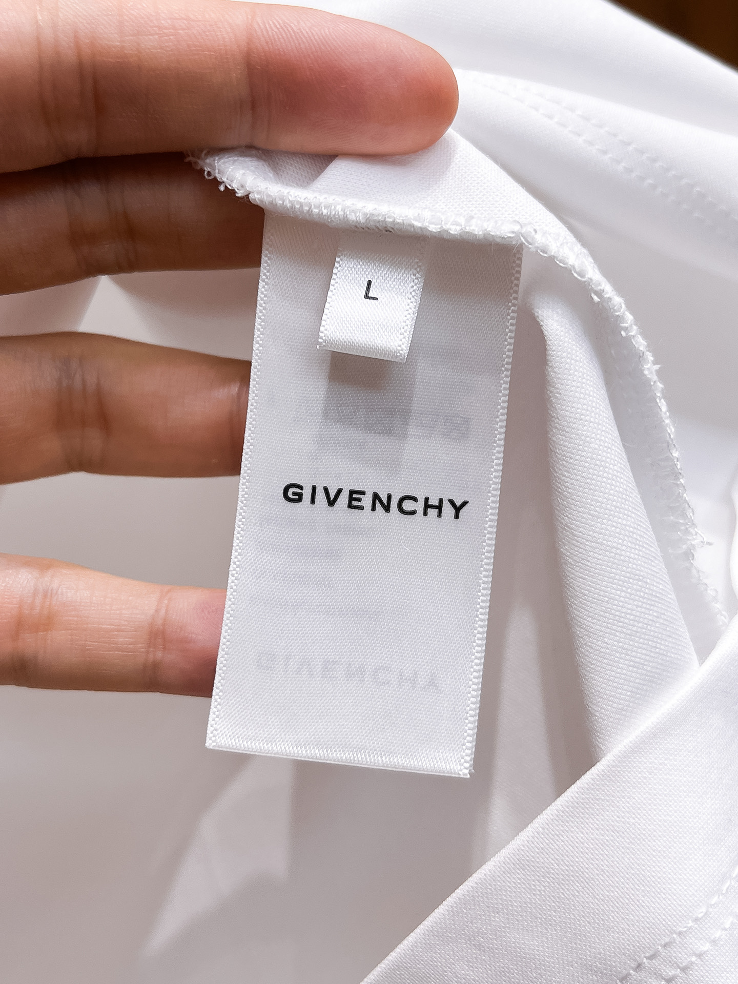 纪梵希 系列 VIP高级定制 2025新款短袖 百搭款式 任何人都可以轻松驾驭 面料全订制工艺 高定一等