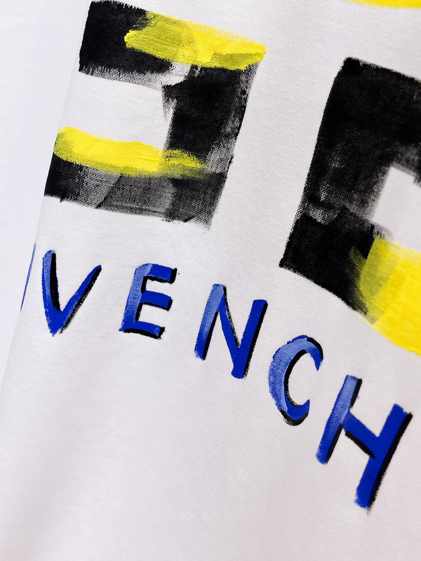 纪梵希 系列 VIP高级定制 2025新款短袖 百搭款式 任何人都可以轻松驾驭 面料全订制工艺 高定一等