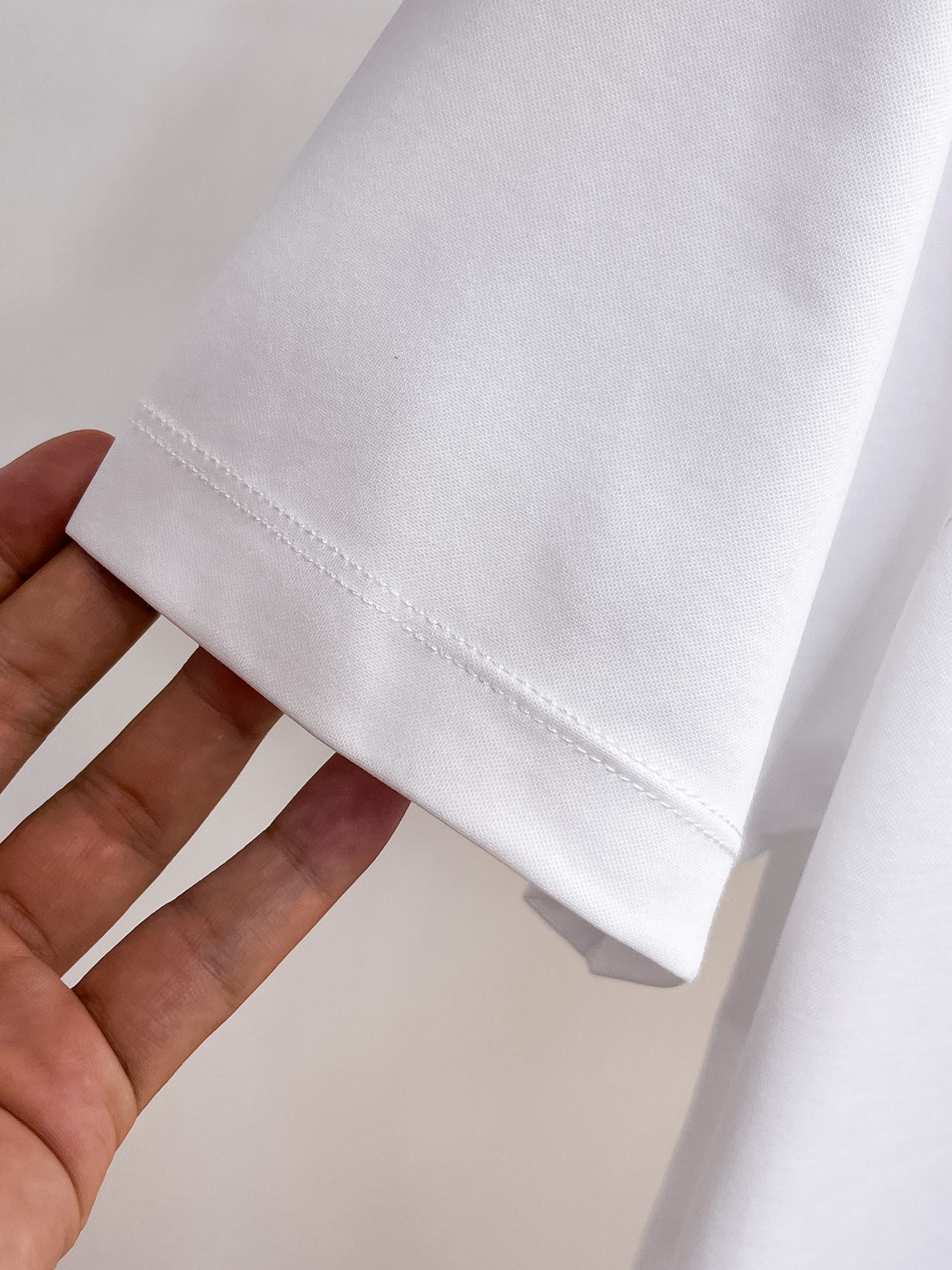 纪梵希 系列 VIP高级定制 2025新款短袖 百搭款式 任何人都可以轻松驾驭 面料全订制工艺 高定一等